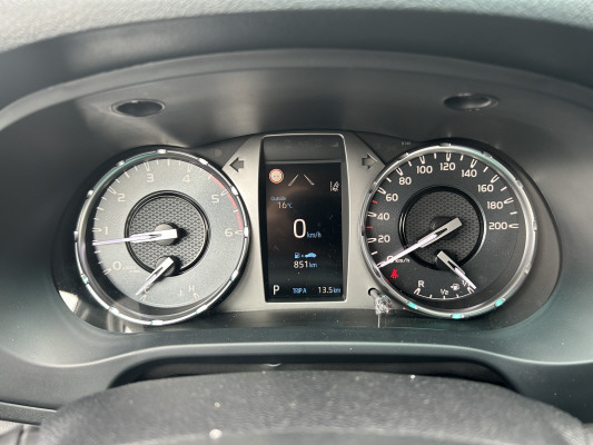 TOYOTA Hilux 2.8d MH Style DC4x4-image-13