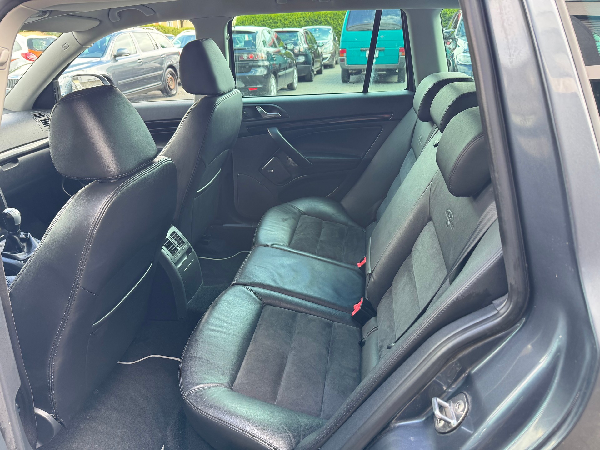 SKODA Octavia Combi 1.8 TSI Laurin & Klement 4x4-image-6
