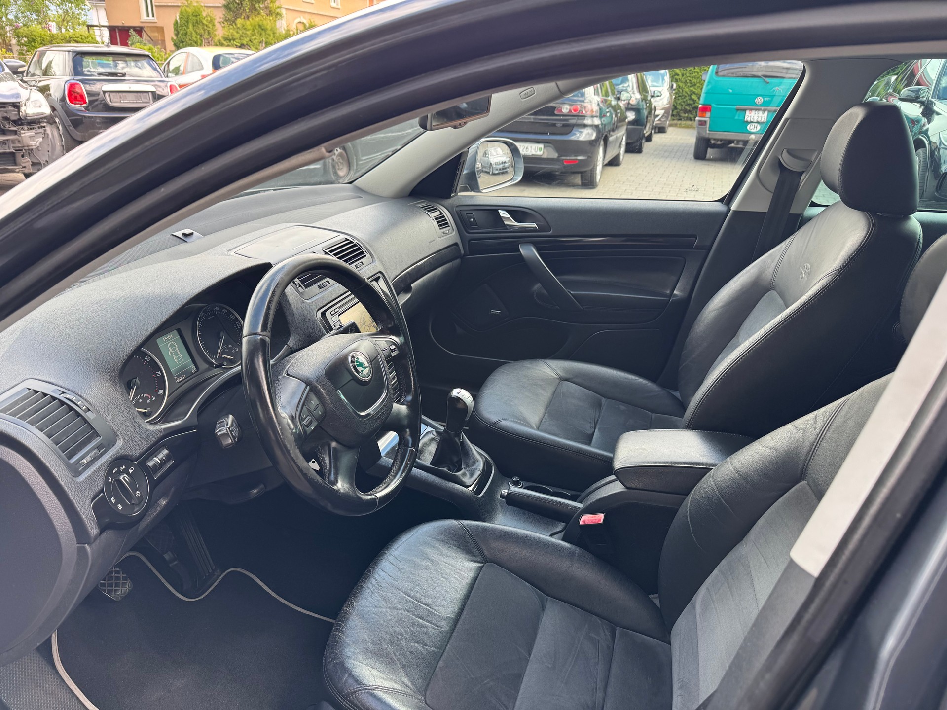 SKODA Octavia Combi 1.8 TSI Laurin & Klement 4x4-image-7