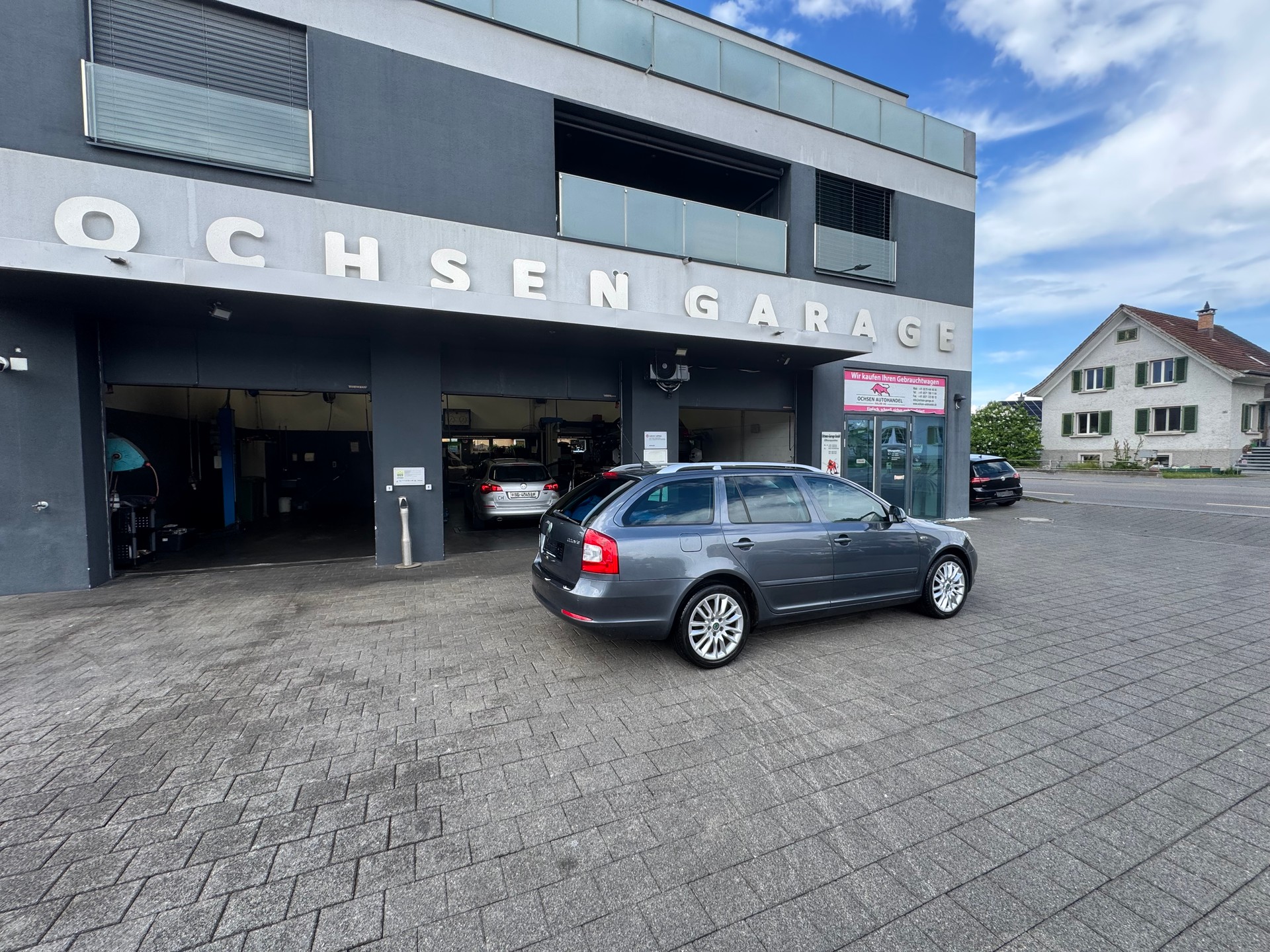 SKODA Octavia Combi 1.8 TSI Laurin & Klement 4x4-image-2