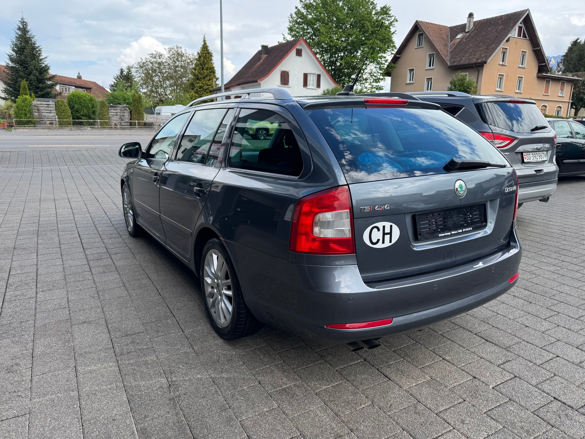 SKODA Octavia Combi 1.8 TSI Laurin & Klement 4x4-image-3