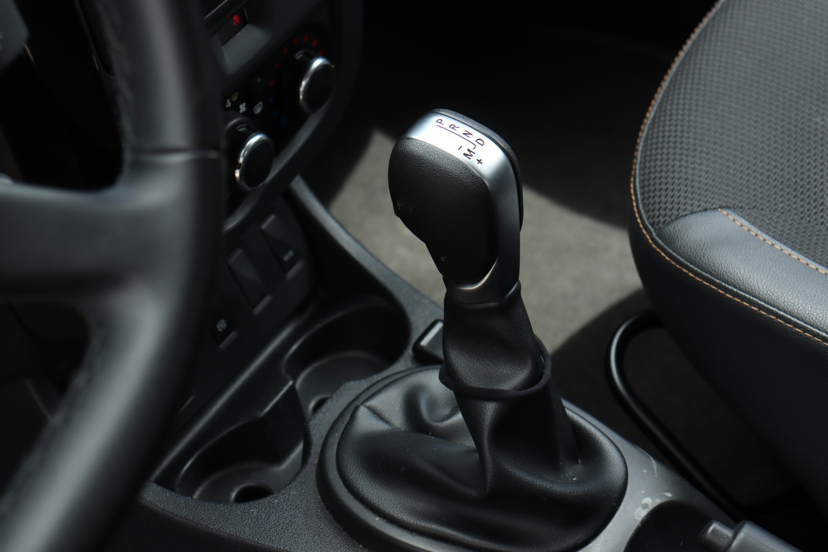 DACIA Duster 1.5 dCi Unlimited 4x2 EDC • Expertisée du jour • Service à jour • Véhicule CH • Caméra de recul-image-12