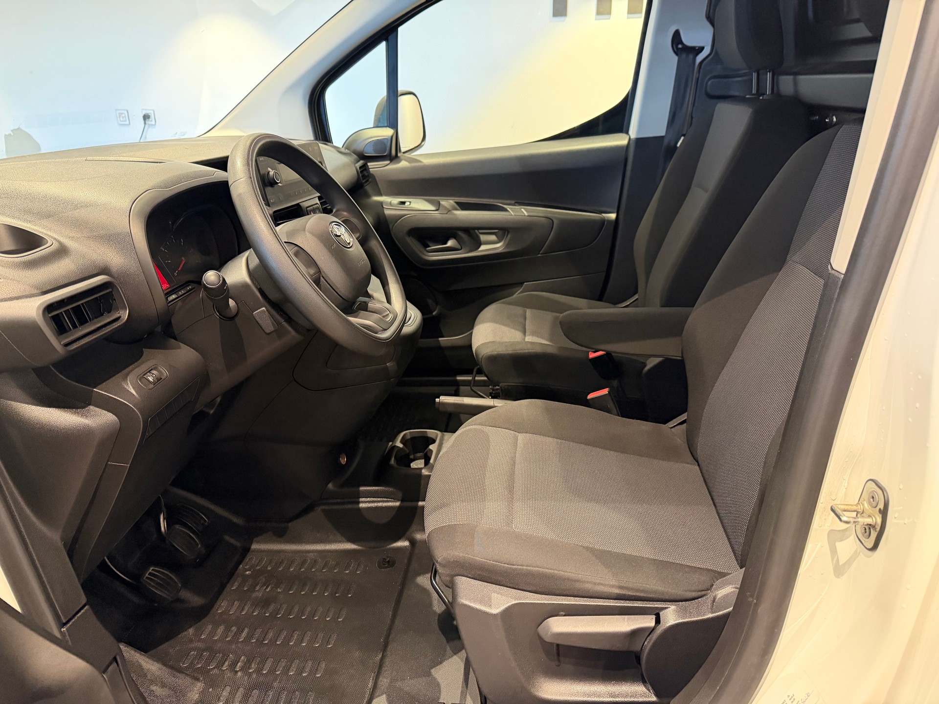 TOYOTA PROACE CITY Van L1 1.2 Profi-image-8
