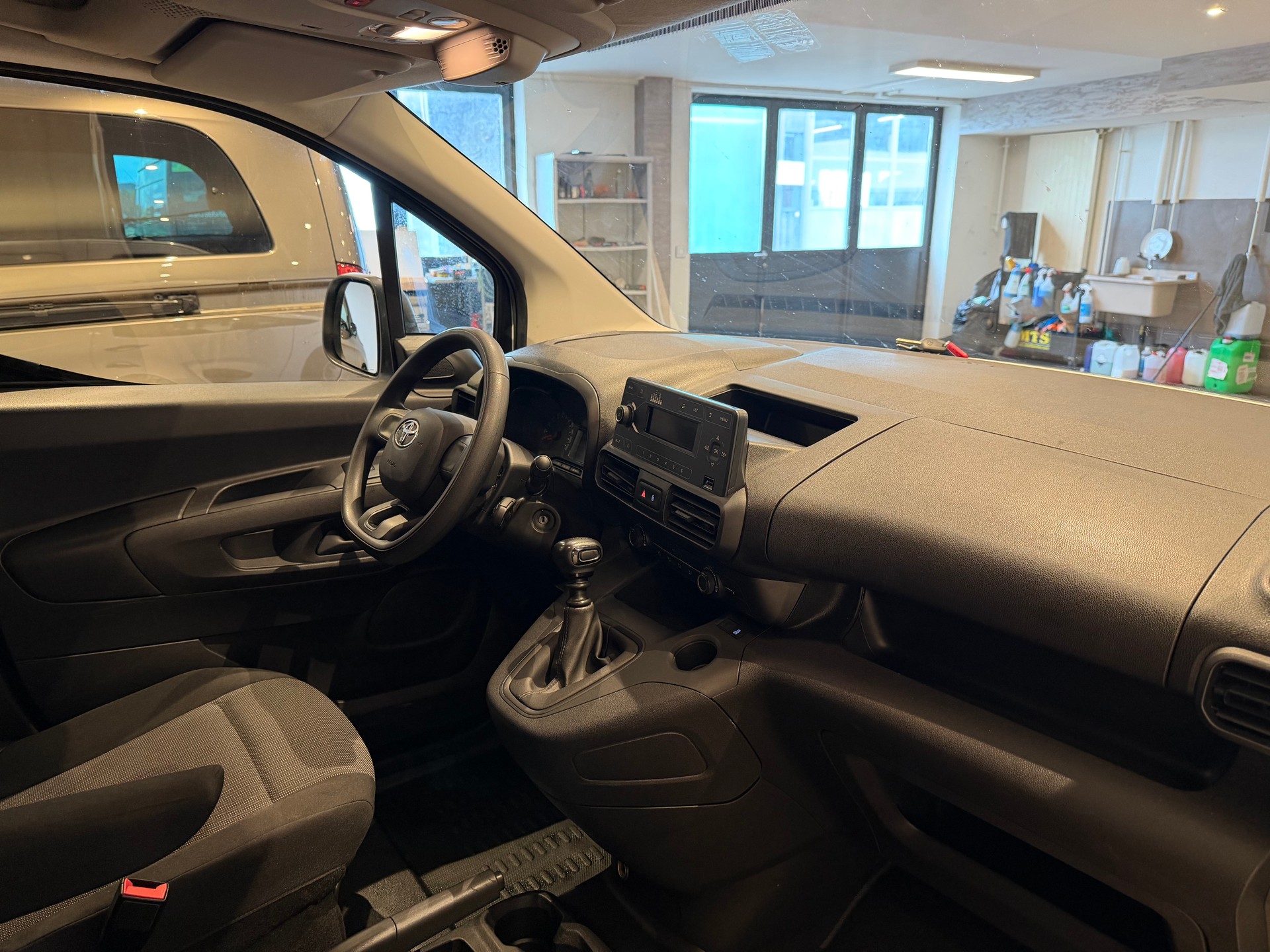 TOYOTA PROACE CITY Van L1 1.2 Profi-image-7