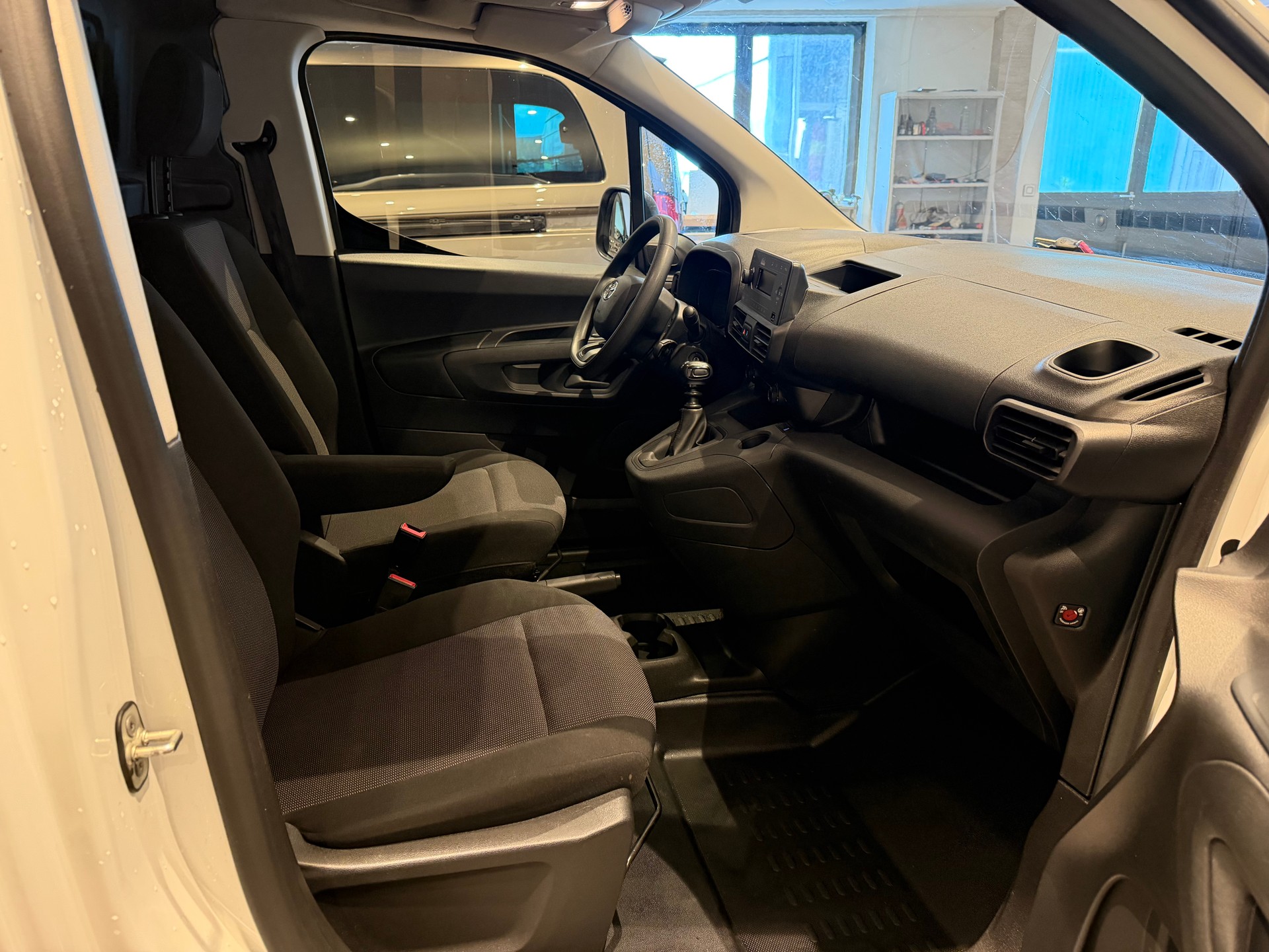 TOYOTA PROACE CITY Van L1 1.2 Profi-image-6