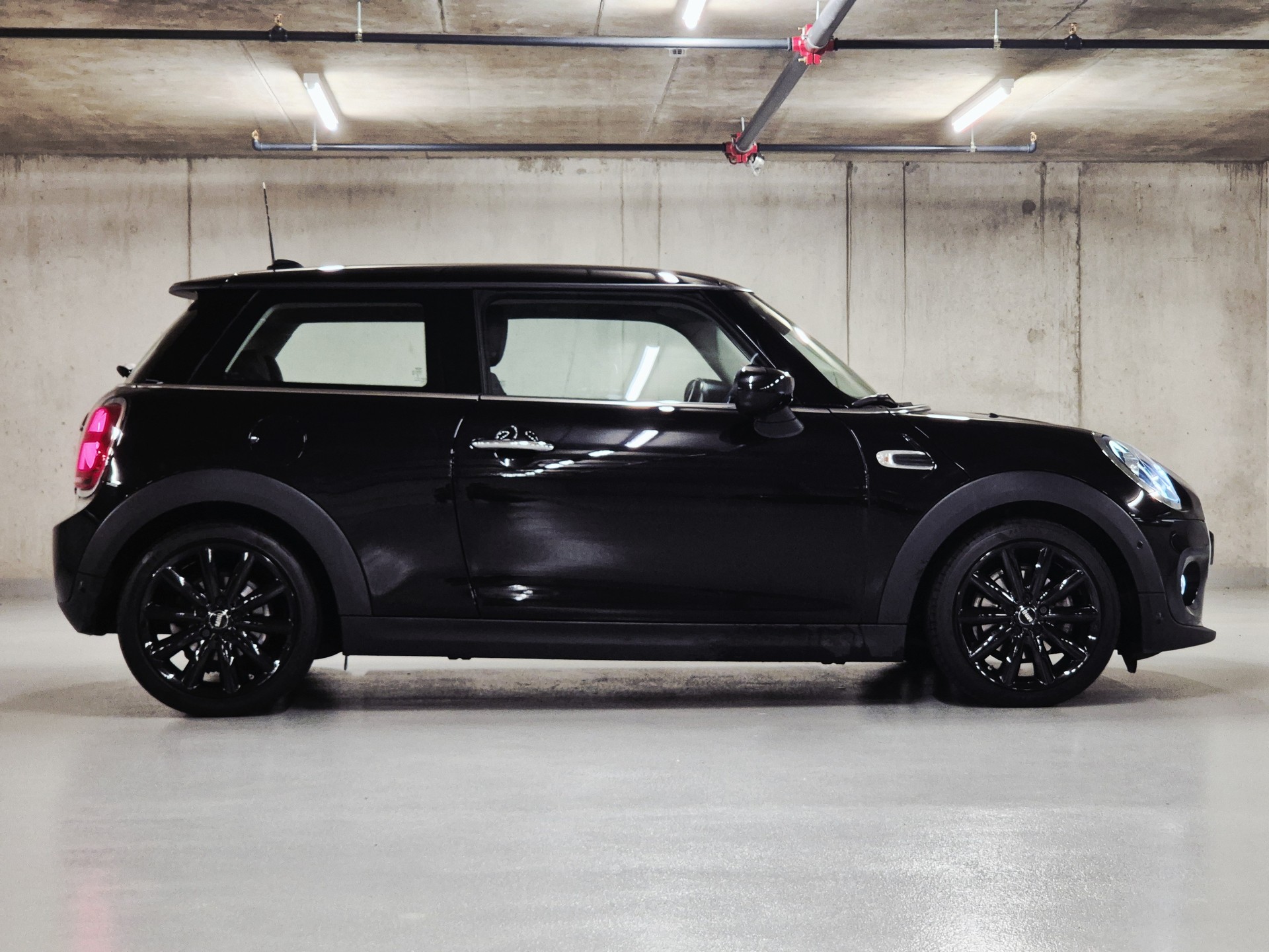 MINI Cooper Steptronic DKG-showroom-element-3