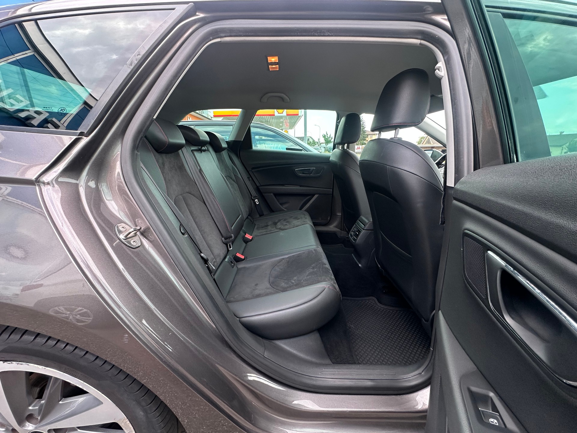 SEAT Leon ST 1.4 TSI FR Viva-image-7