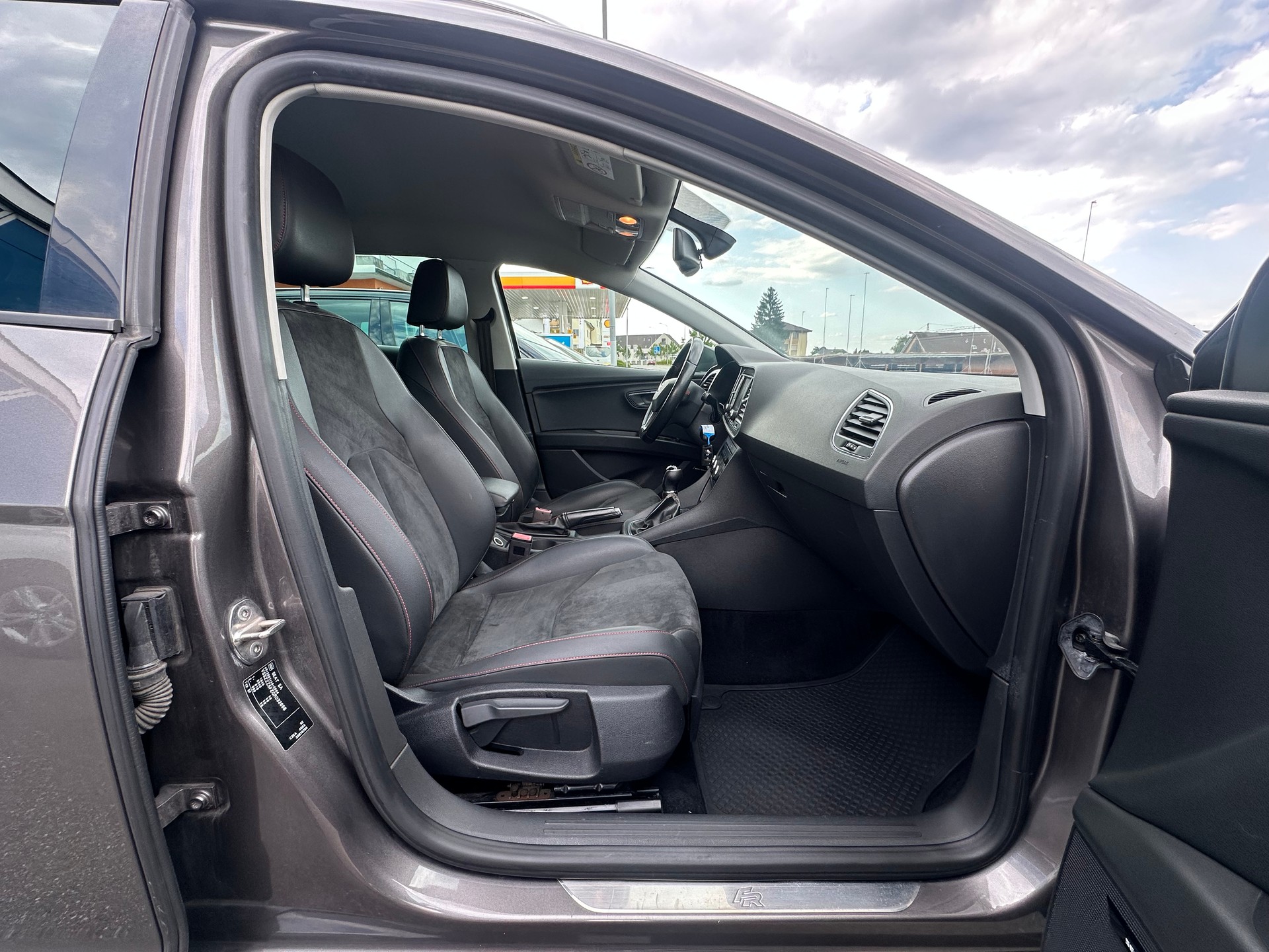 SEAT Leon ST 1.4 TSI FR Viva-image-6
