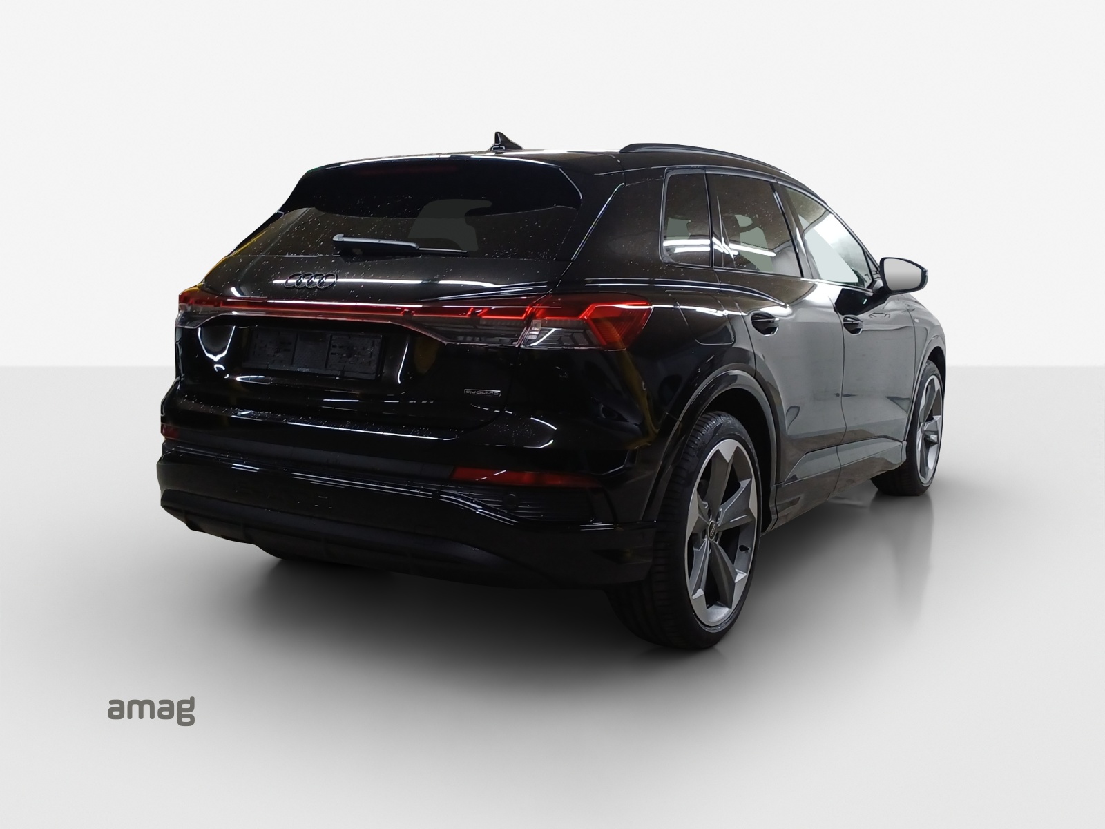 AUDI Q4 e-tron 45 quattro-image-4