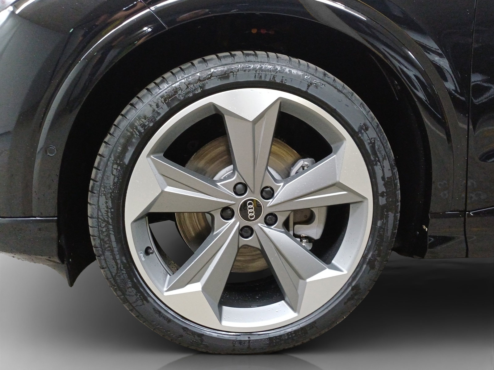 AUDI Q4 e-tron 45 quattro-image-15