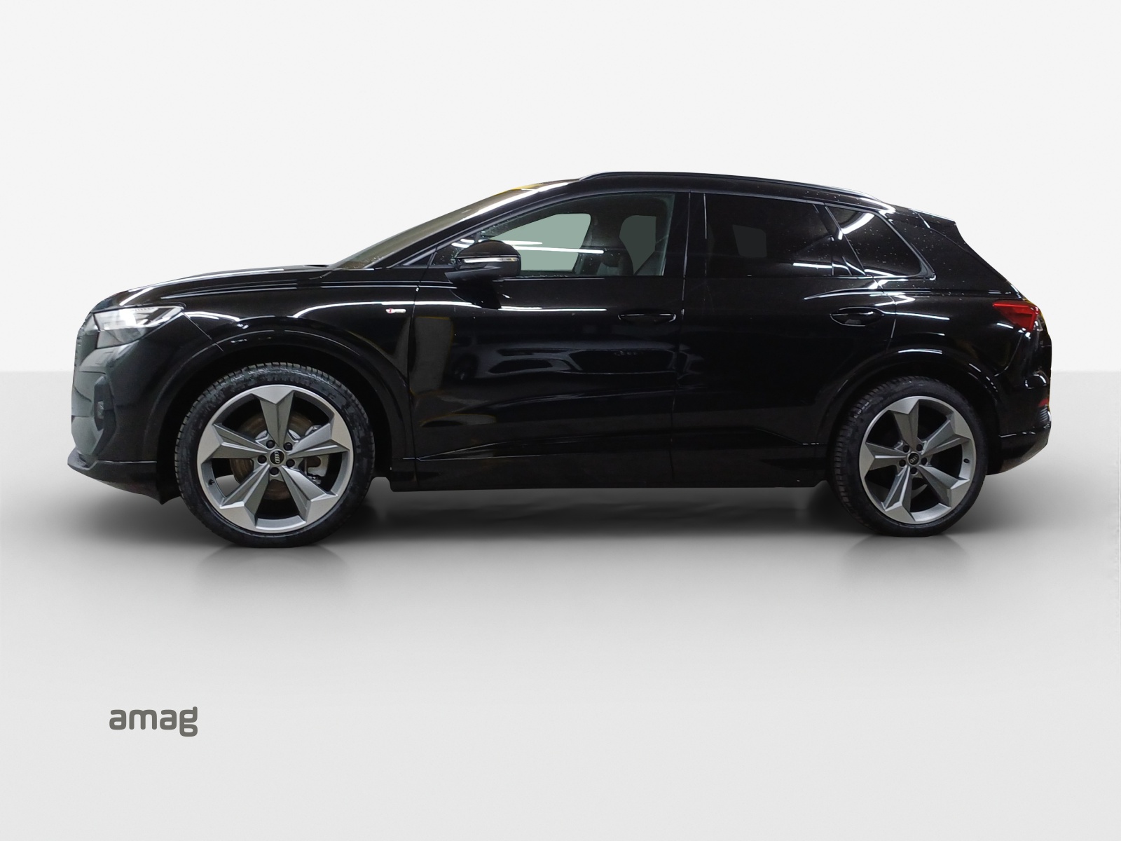 AUDI Q4 e-tron 45 quattro-image-1