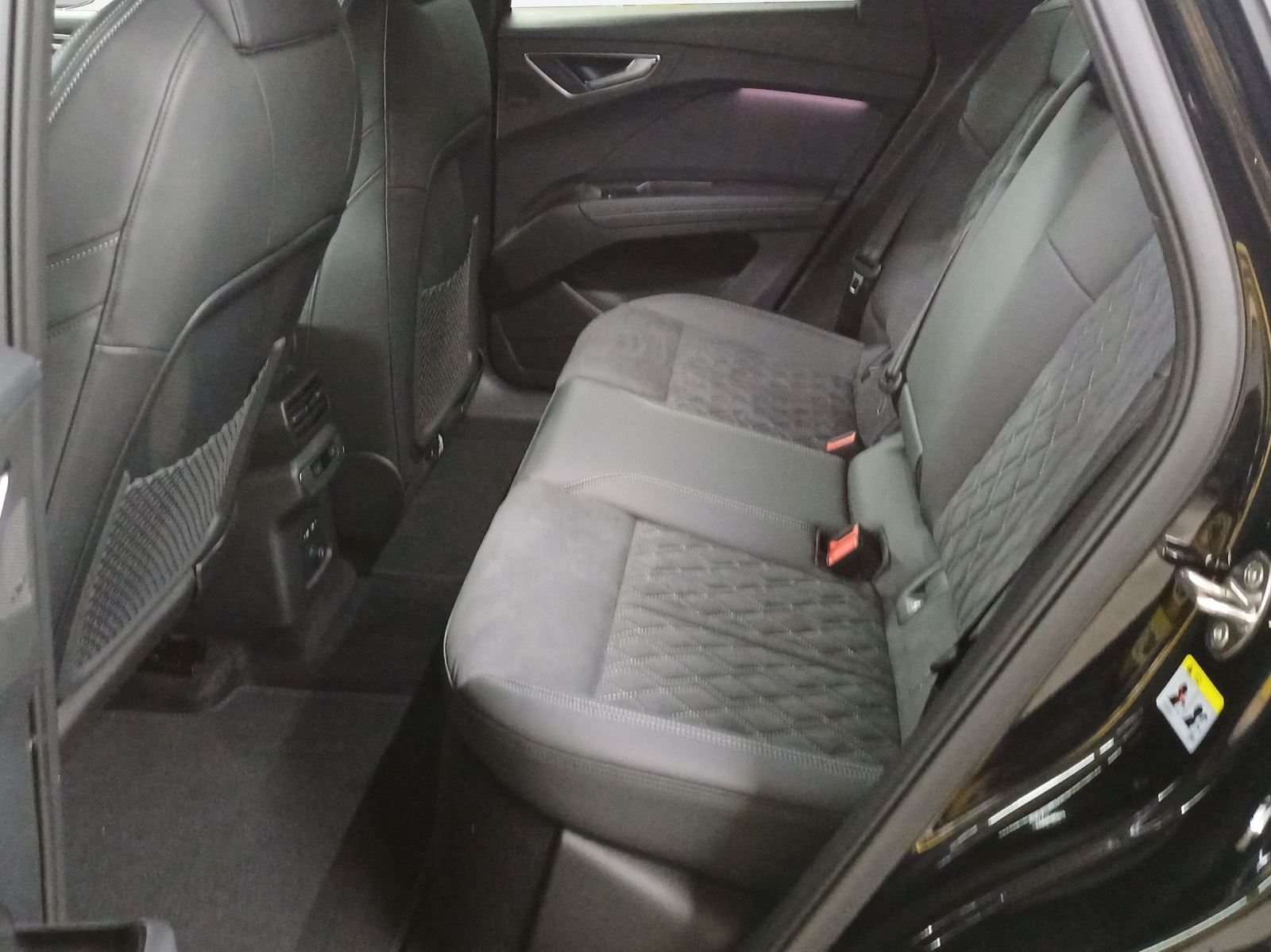 AUDI Q4 e-tron 45 quattro-image-11