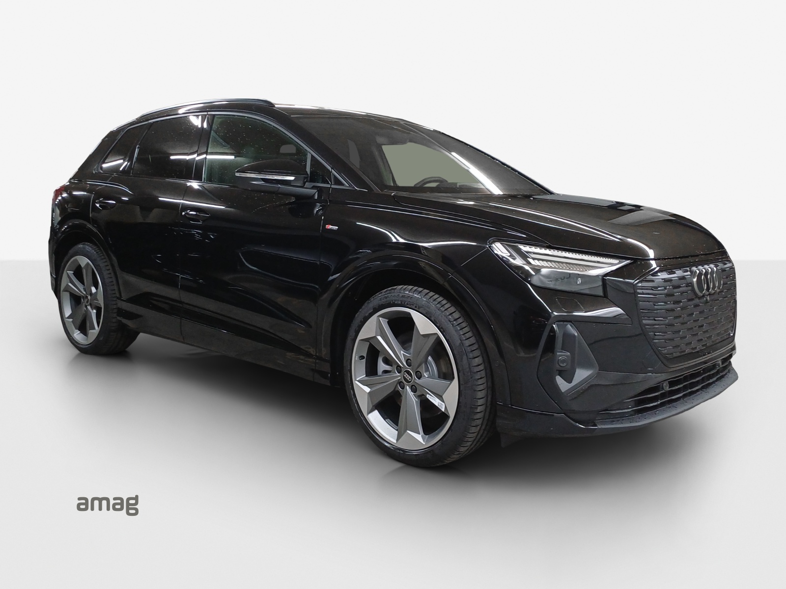 AUDI Q4 e-tron 45 quattro-image-5