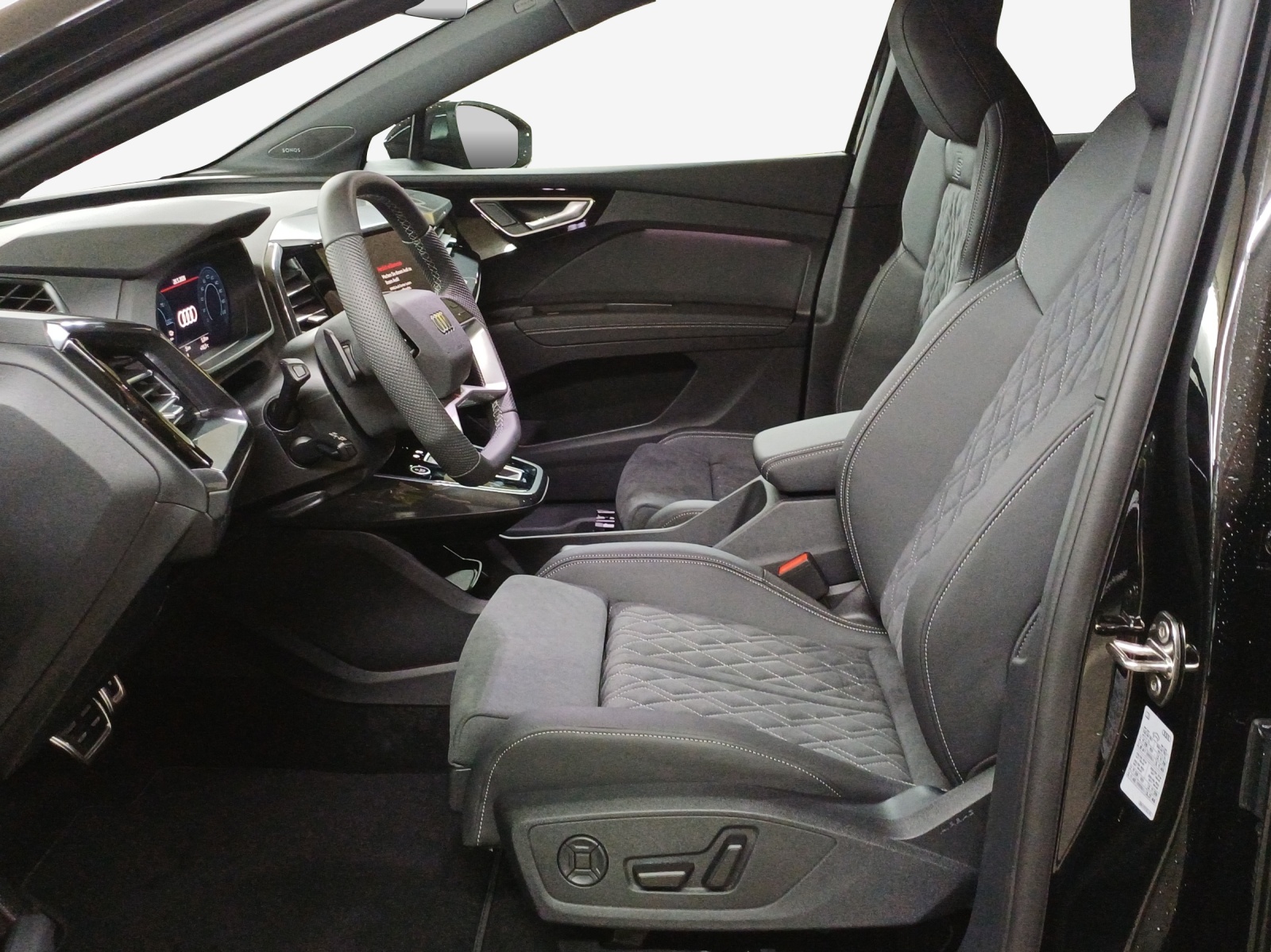 AUDI Q4 e-tron 45 quattro-image-7