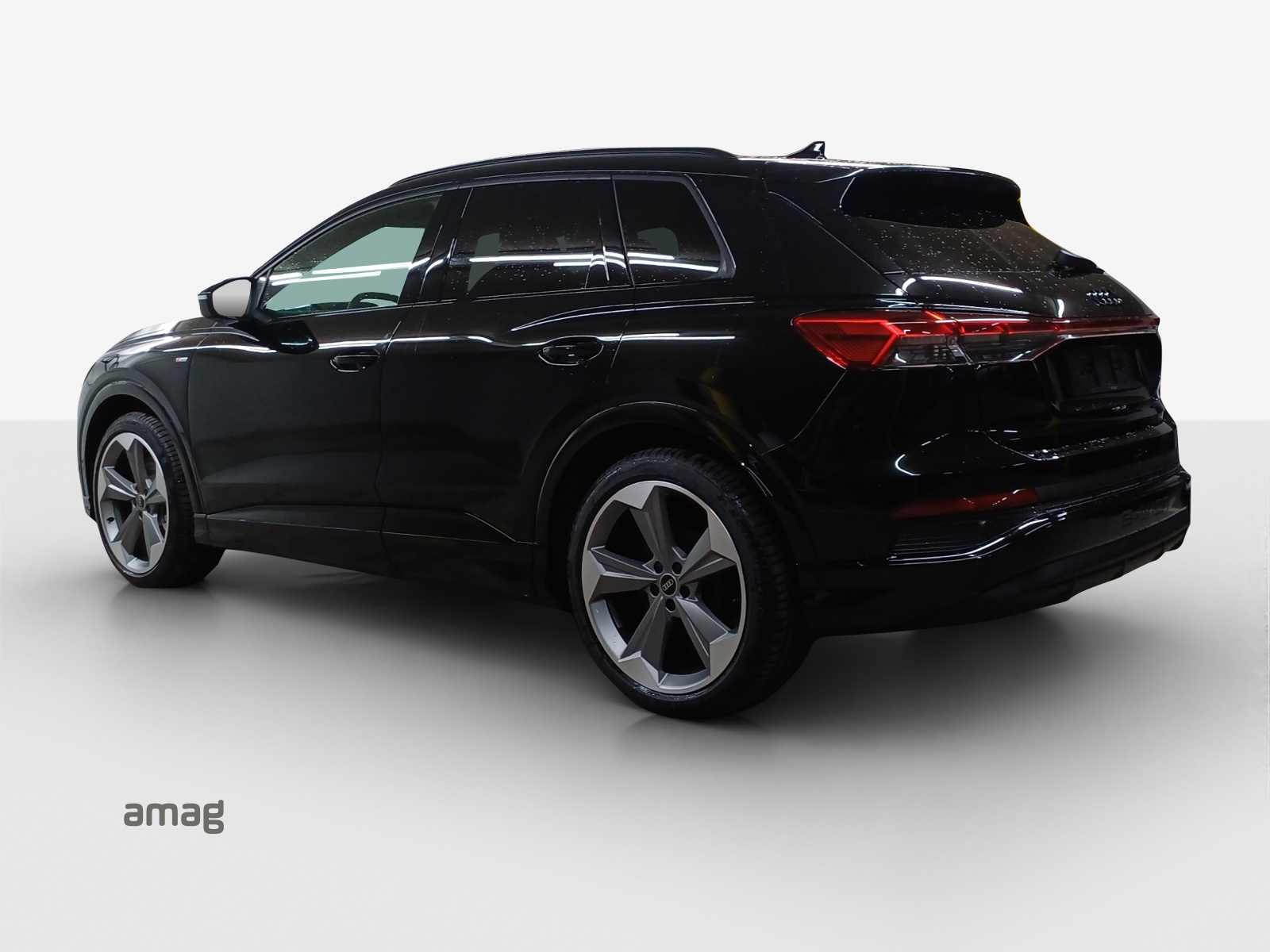 AUDI Q4 e-tron 45 quattro-image-2
