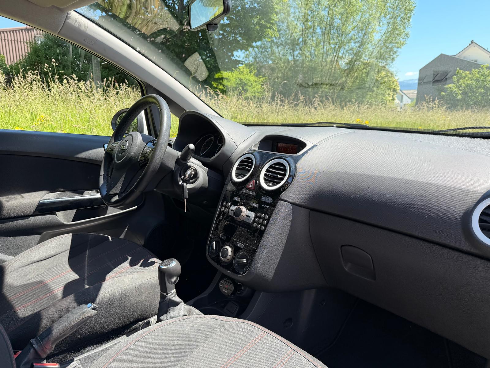 OPEL Corsa 1.4 TP Color Edition-image-11