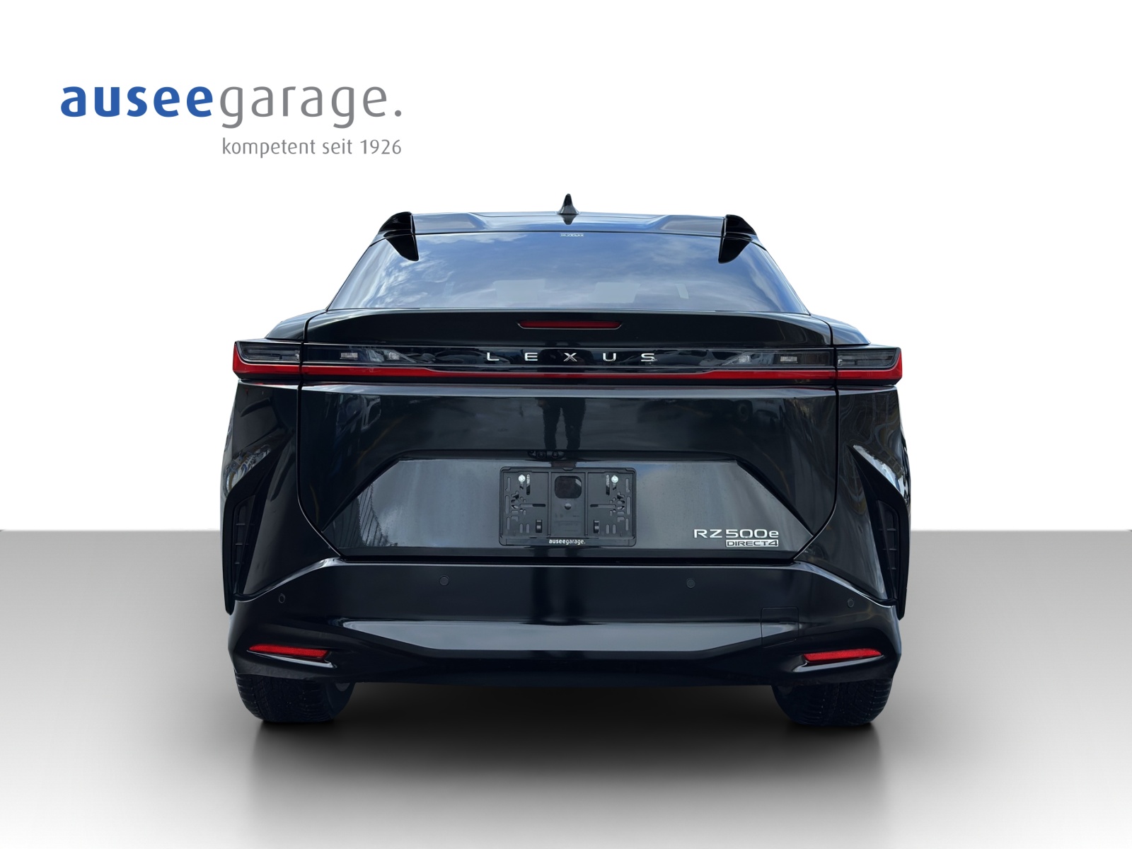 LEXUS RZ 500e Excellence-showroom-element-3