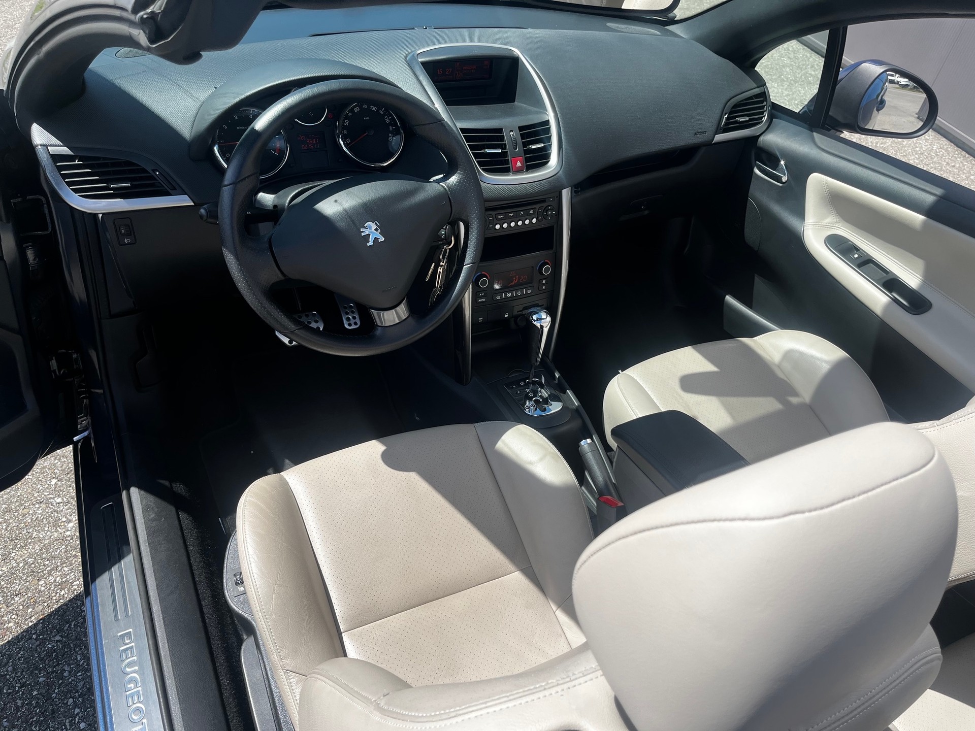 PEUGEOT 207 CC 1.6 16V Allure Automatic-image-9