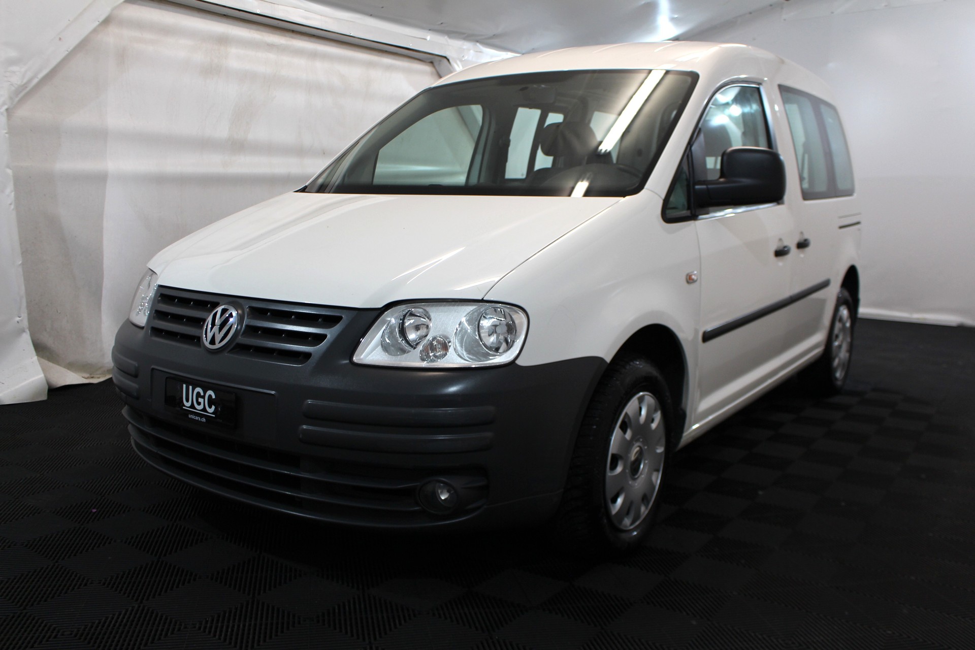 VW Caddy Life 1.9 TDI DSG-image-2