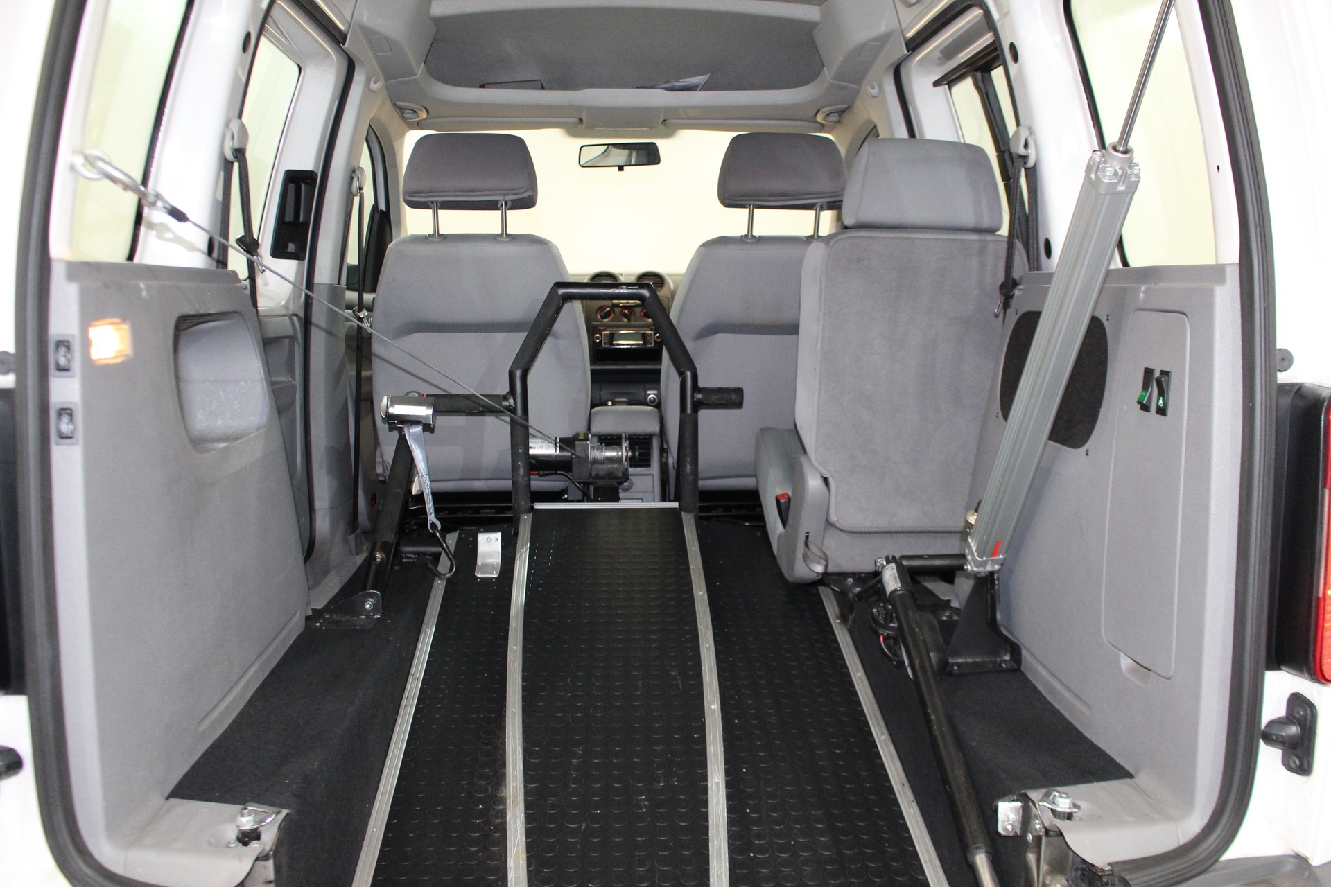 VW Caddy Life 1.9 TDI DSG-image-10