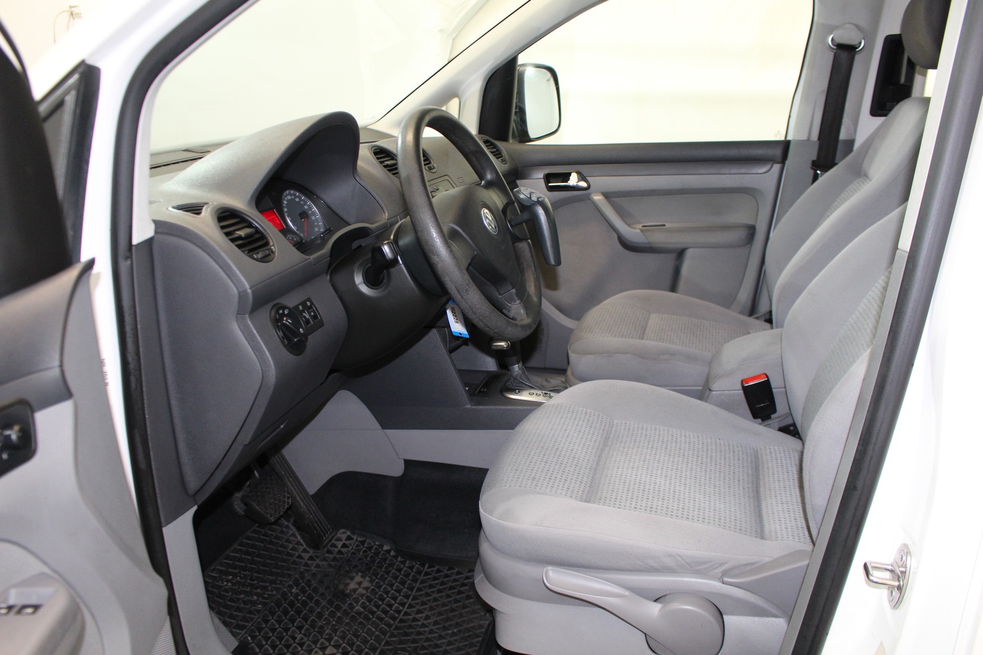 VW Caddy Life 1.9 TDI DSG-image-6