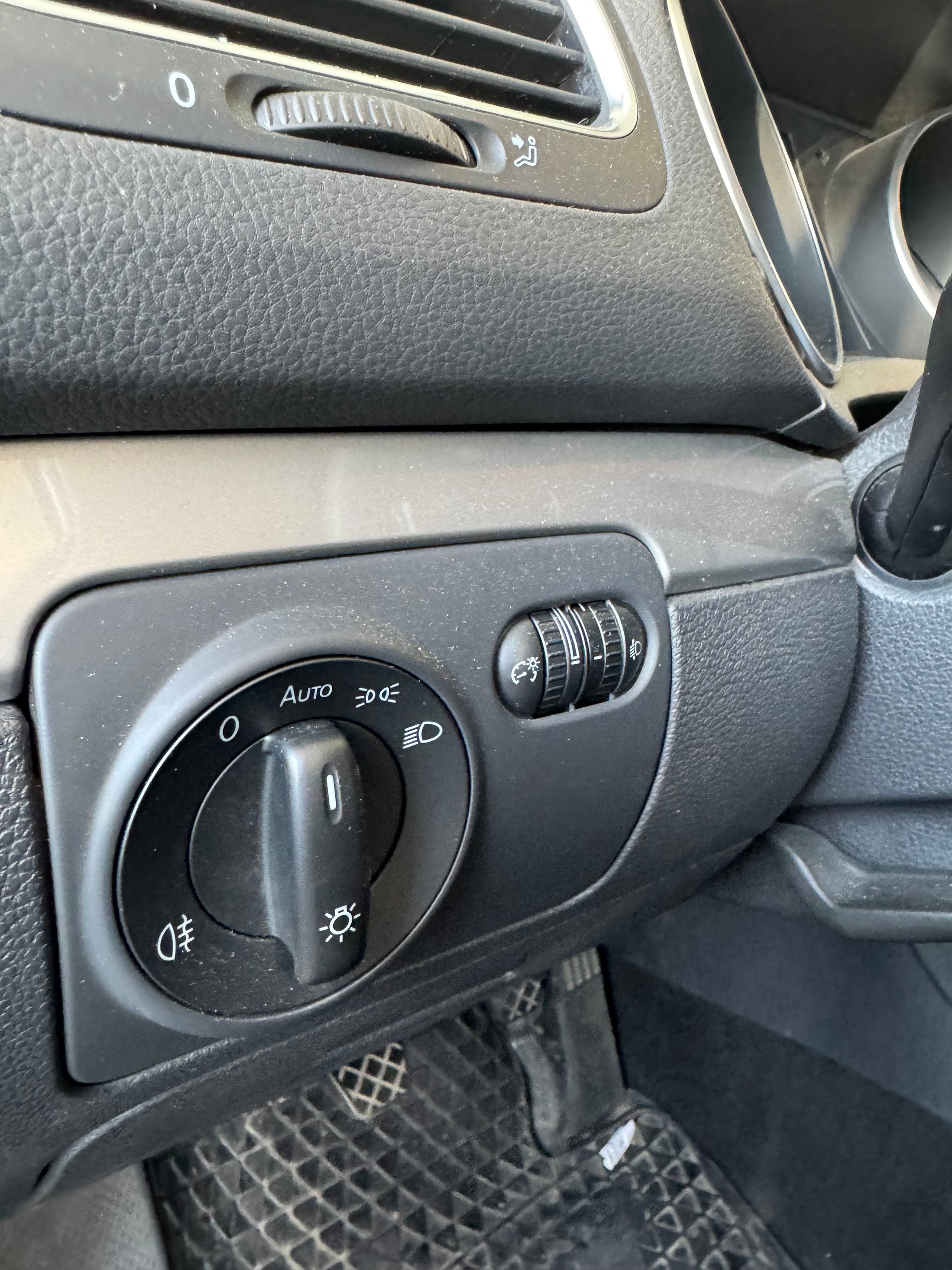 VW GOLF-image-13