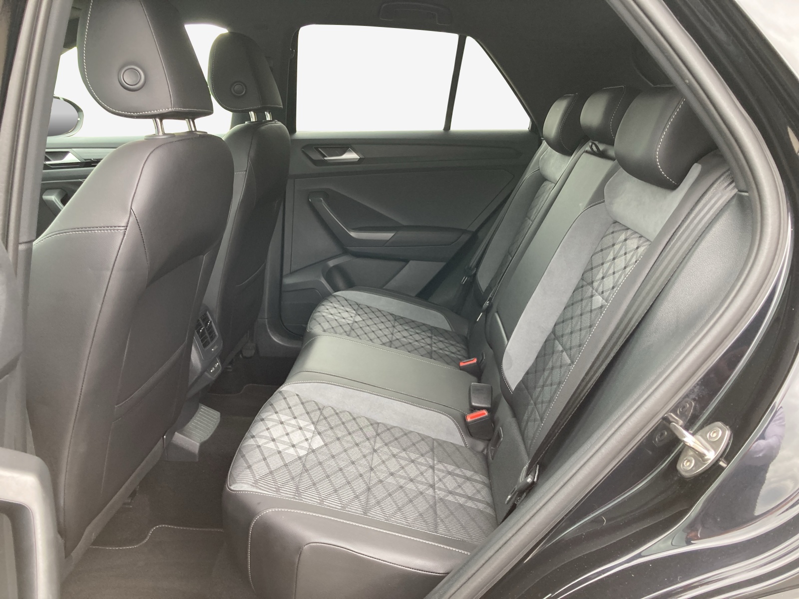 VW T-Roc 2.0 TSI R-Line DSG 4Motion-image-11