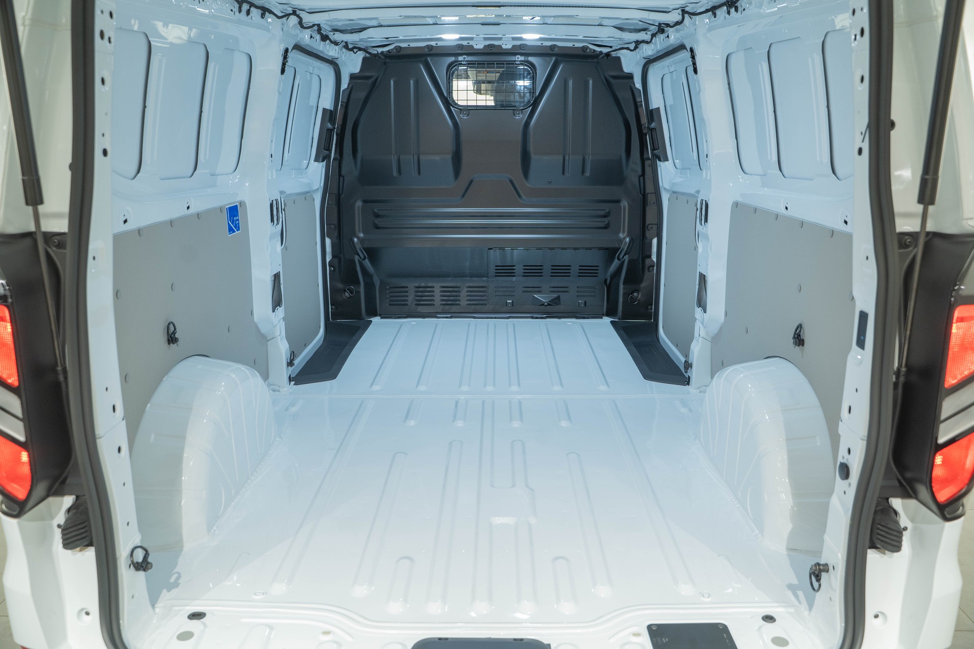 FORD Transit C Van 320 L2 2.0 EcoBlue 170 Trend 4x4-image-4
