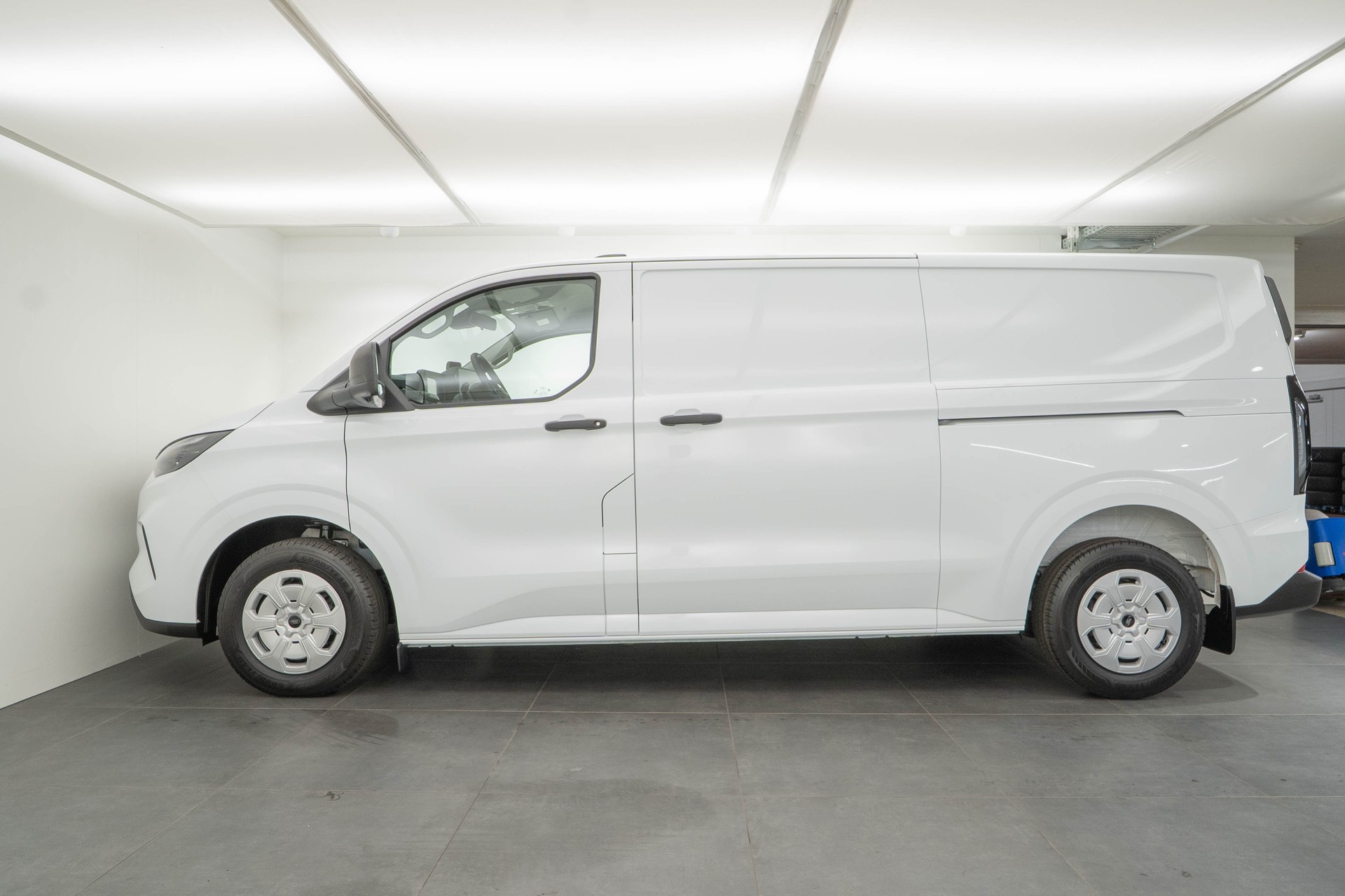 FORD Transit C Van 320 L2 2.0 EcoBlue 170 Trend 4x4-image-2