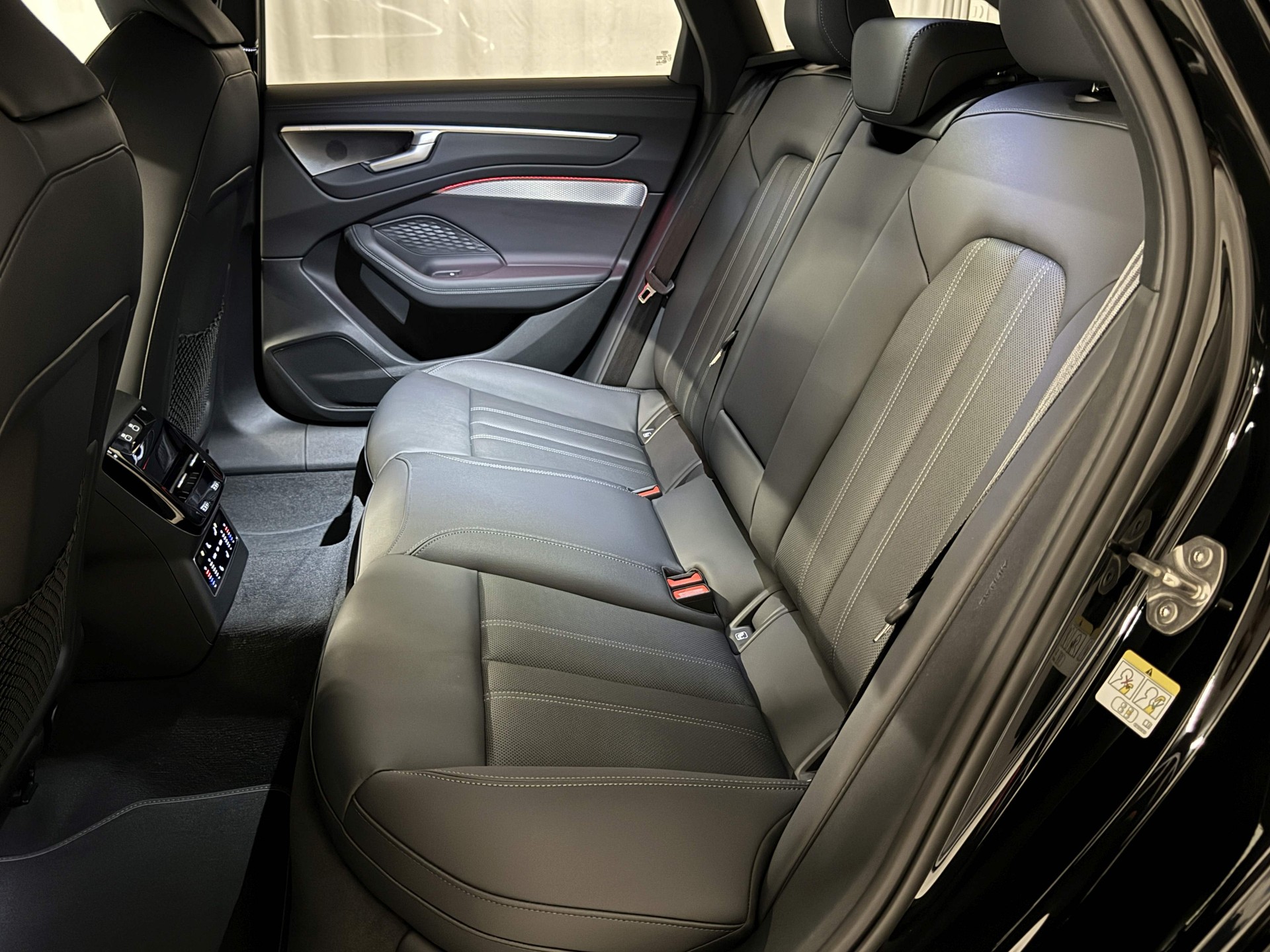 AUDI A6 Avant e-hybrid quattro 270 kW S tronic-image-14
