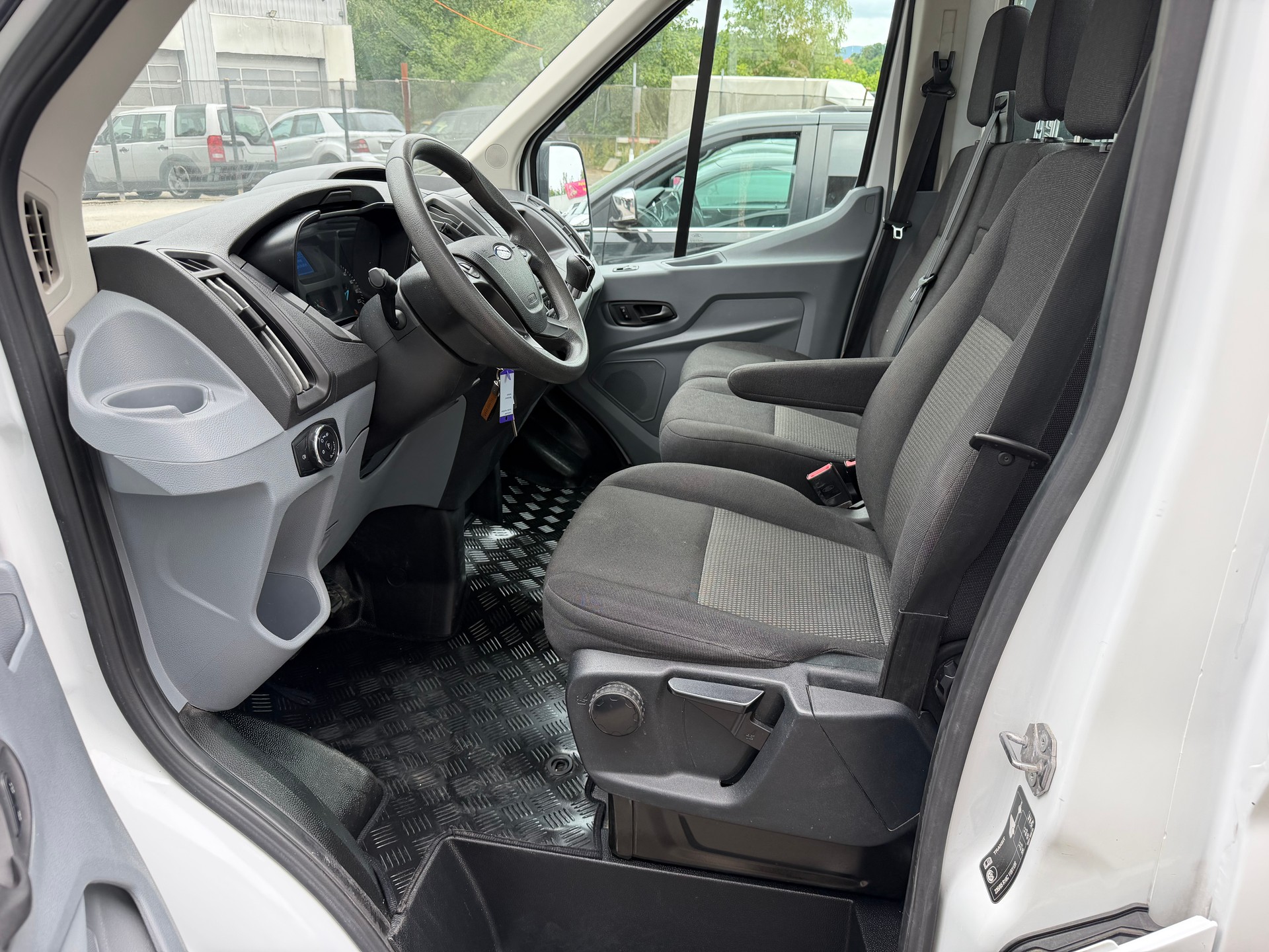 FORD Transit 350 L2 Trend 2.0 TDCi 170 RWD-image-6
