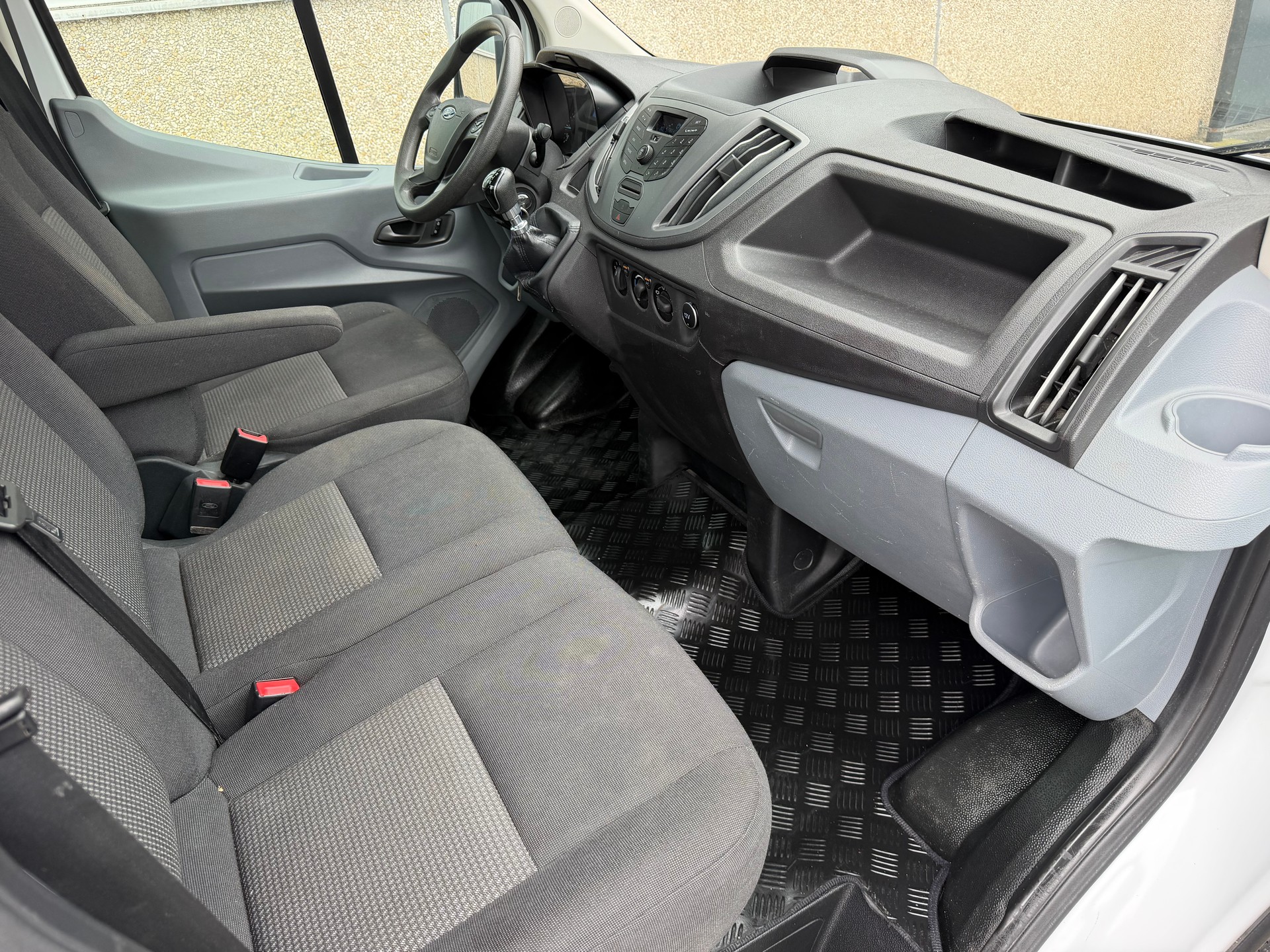 FORD Transit 350 L2 Trend 2.0 TDCi 170 RWD-image-8