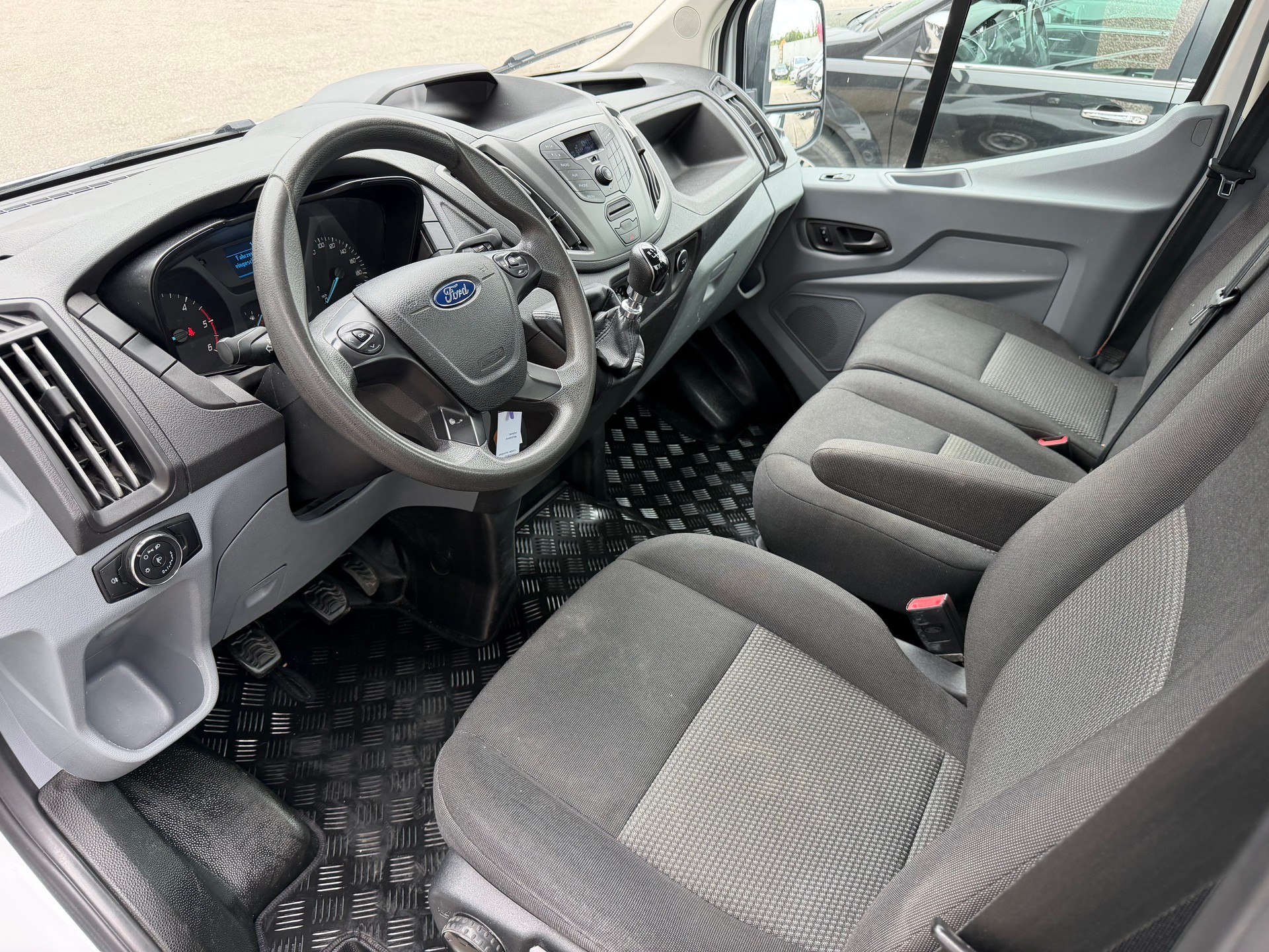 FORD Transit 350 L2 Trend 2.0 TDCi 170 RWD-image-7