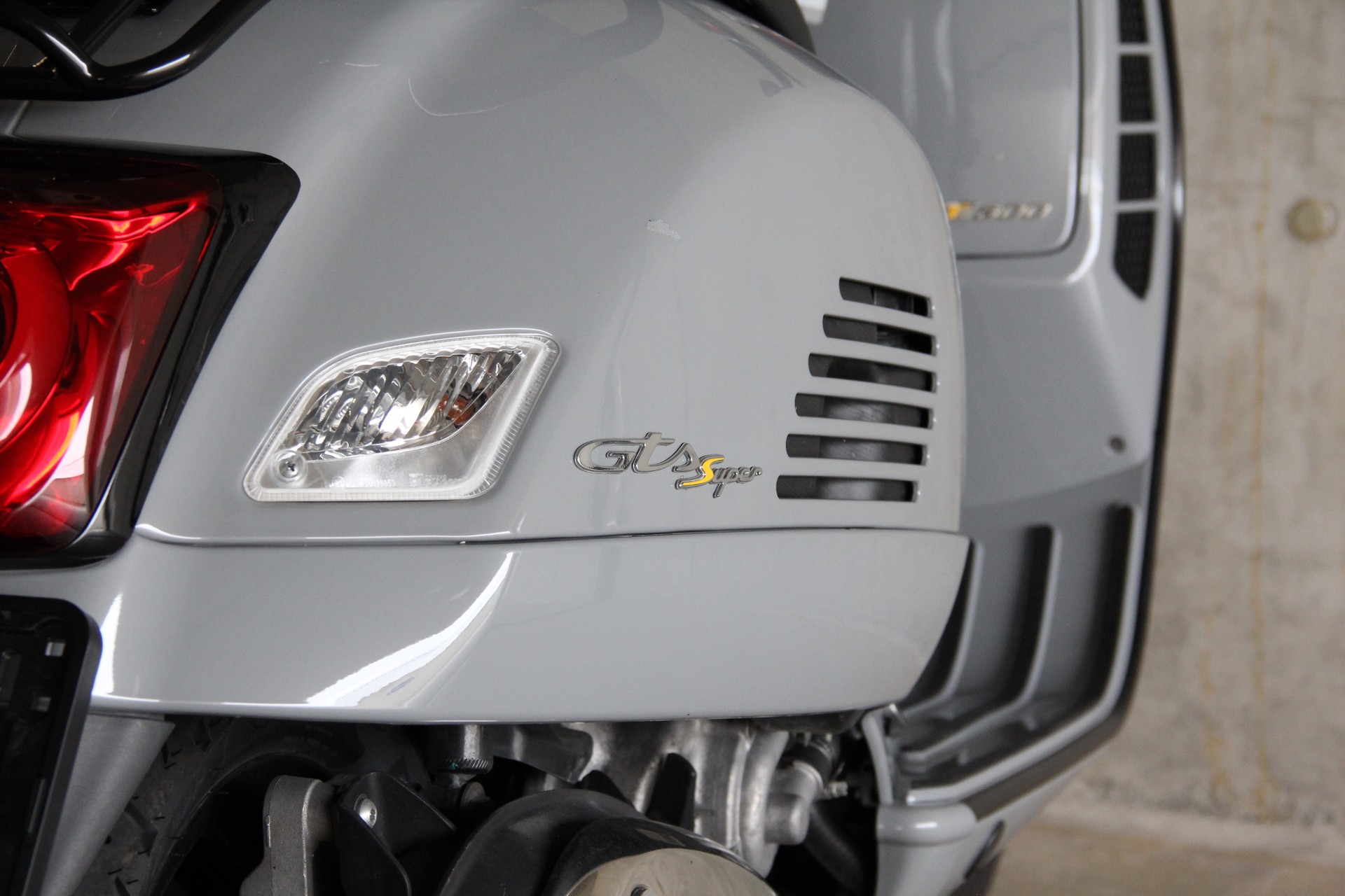 PIAGGIO Vespa GTS 300 HPE Super Tech ABS/ASR-image-15