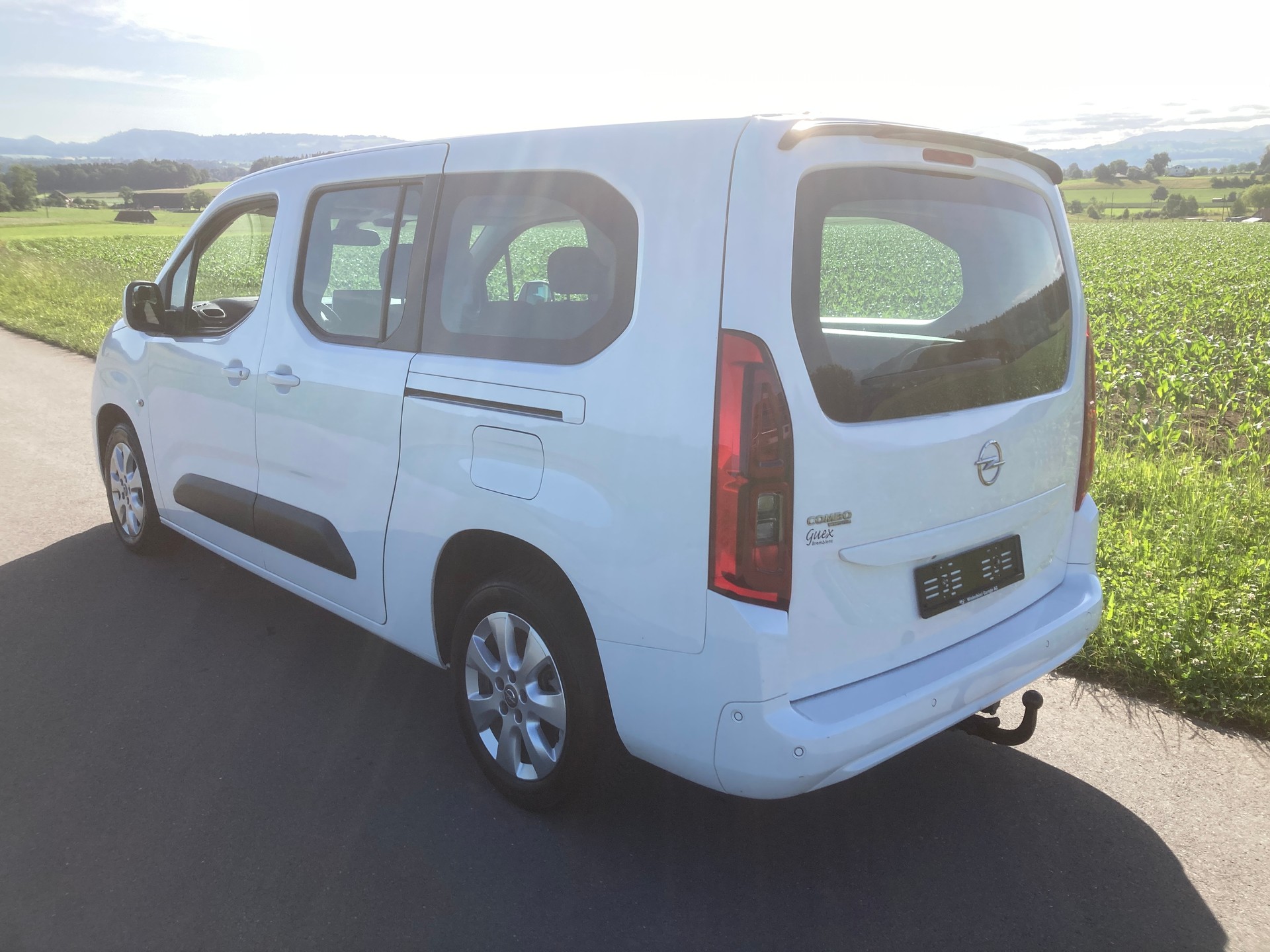 OPEL Combo Life XL 1.2 Enjoy mit Anhängerkupplung-image-3