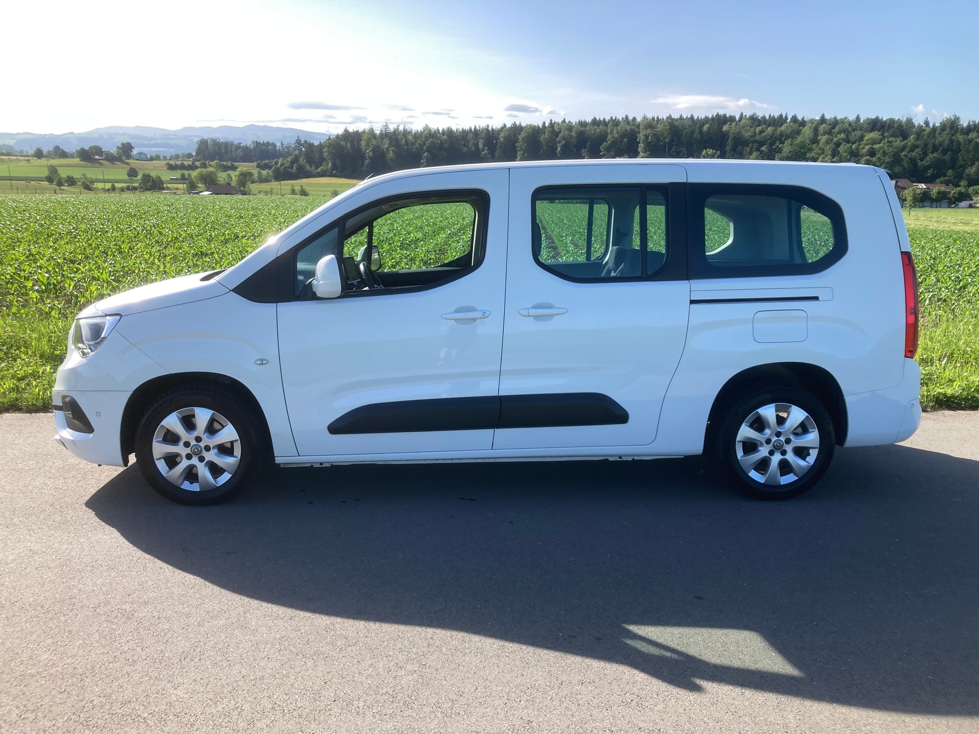 OPEL Combo Life XL 1.2 Enjoy mit Anhängerkupplung-image-4