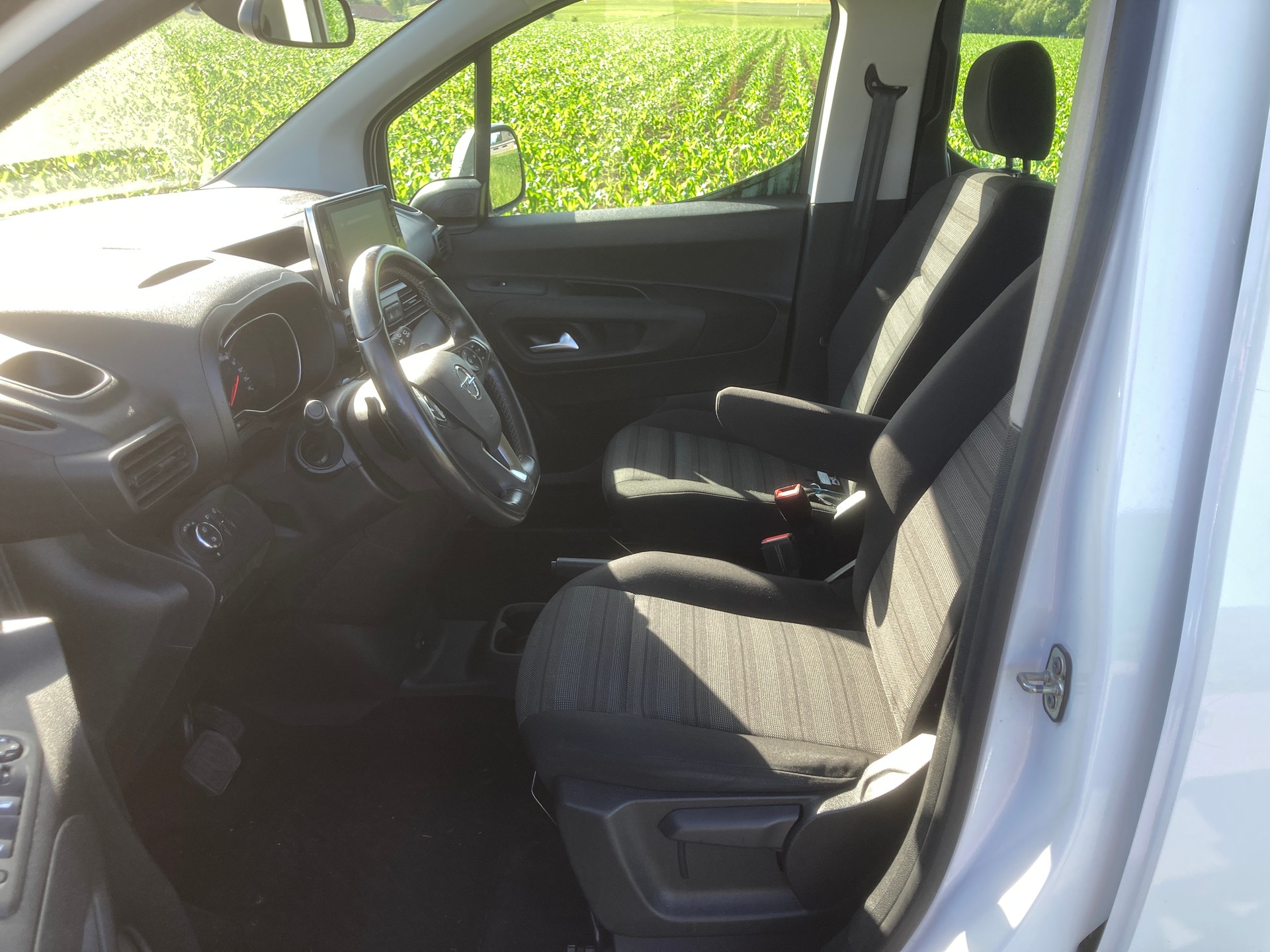 OPEL Combo Life XL 1.2 Enjoy mit Anhängerkupplung-image-9