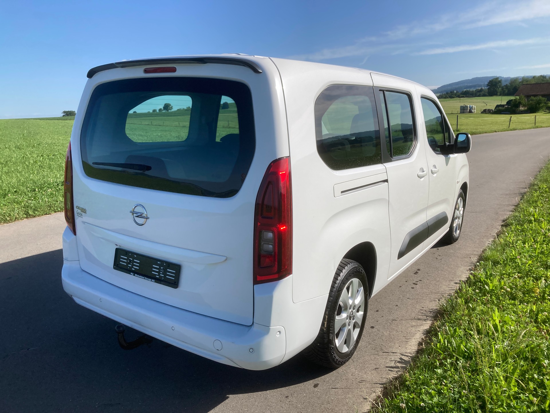 OPEL Combo Life XL 1.2 Enjoy mit Anhängerkupplung-image-2