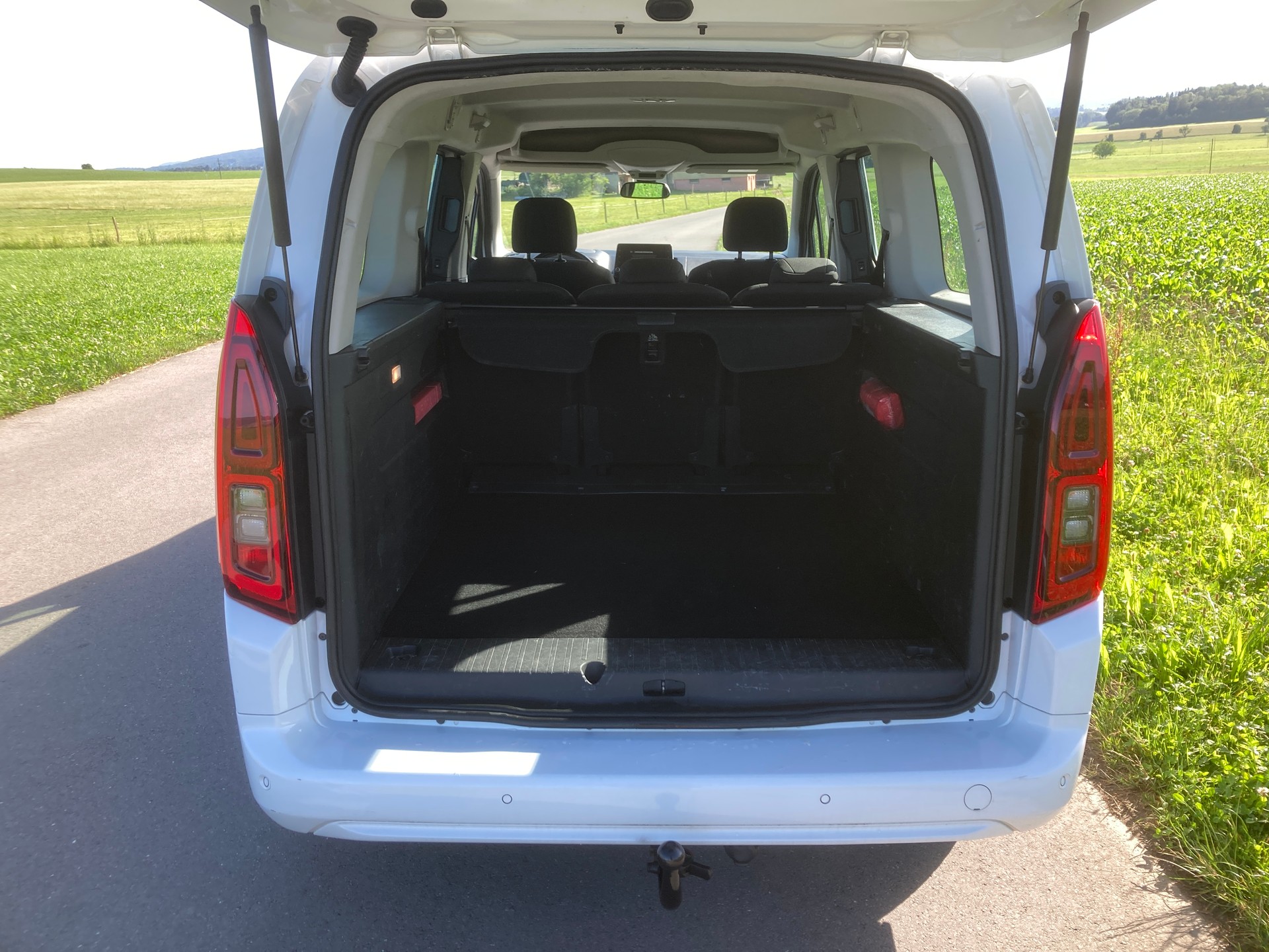 OPEL Combo Life XL 1.2 Enjoy mit Anhängerkupplung-image-6