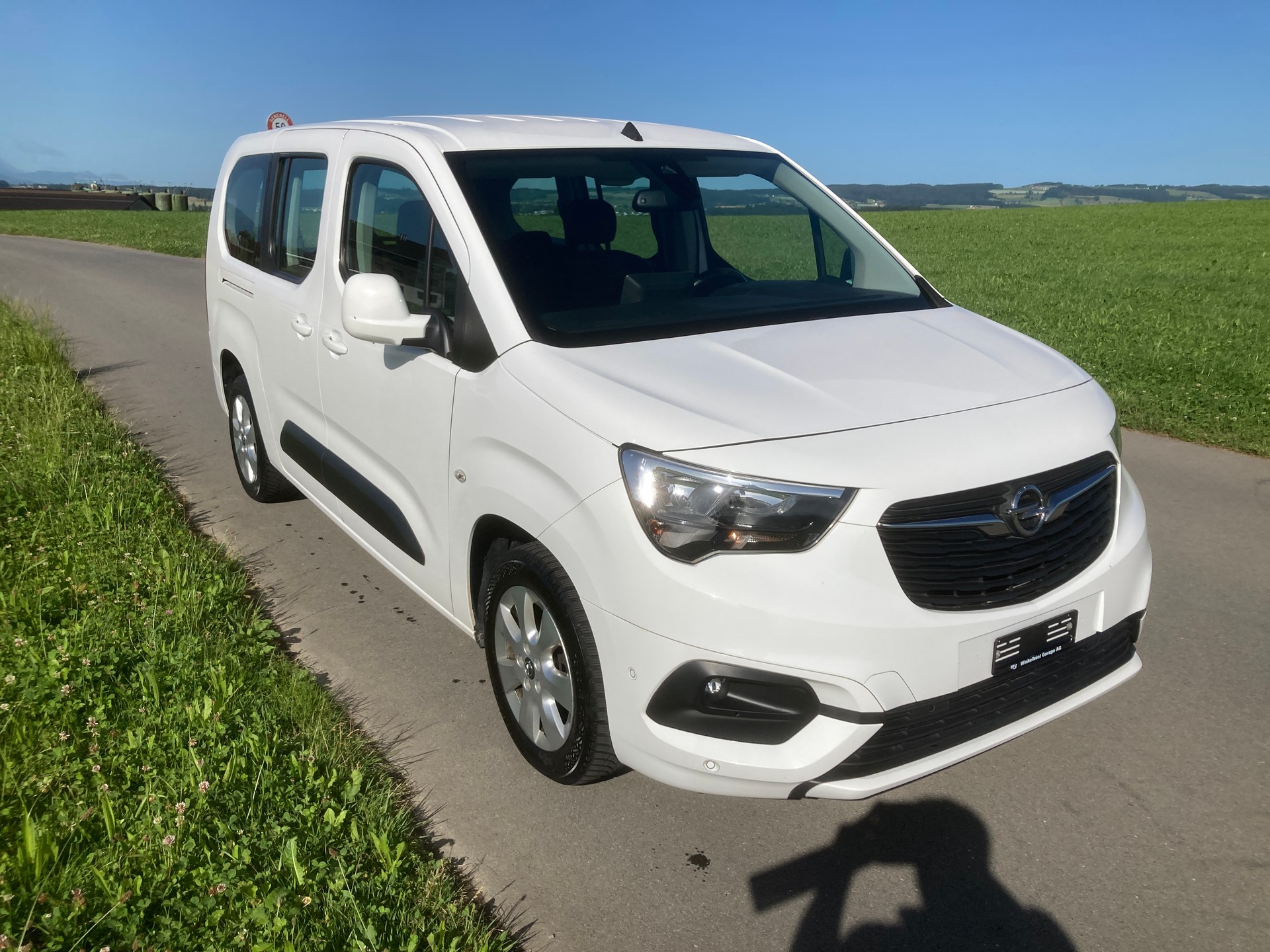 OPEL Combo Life XL 1.2 Enjoy mit Anhängerkupplung-image-1