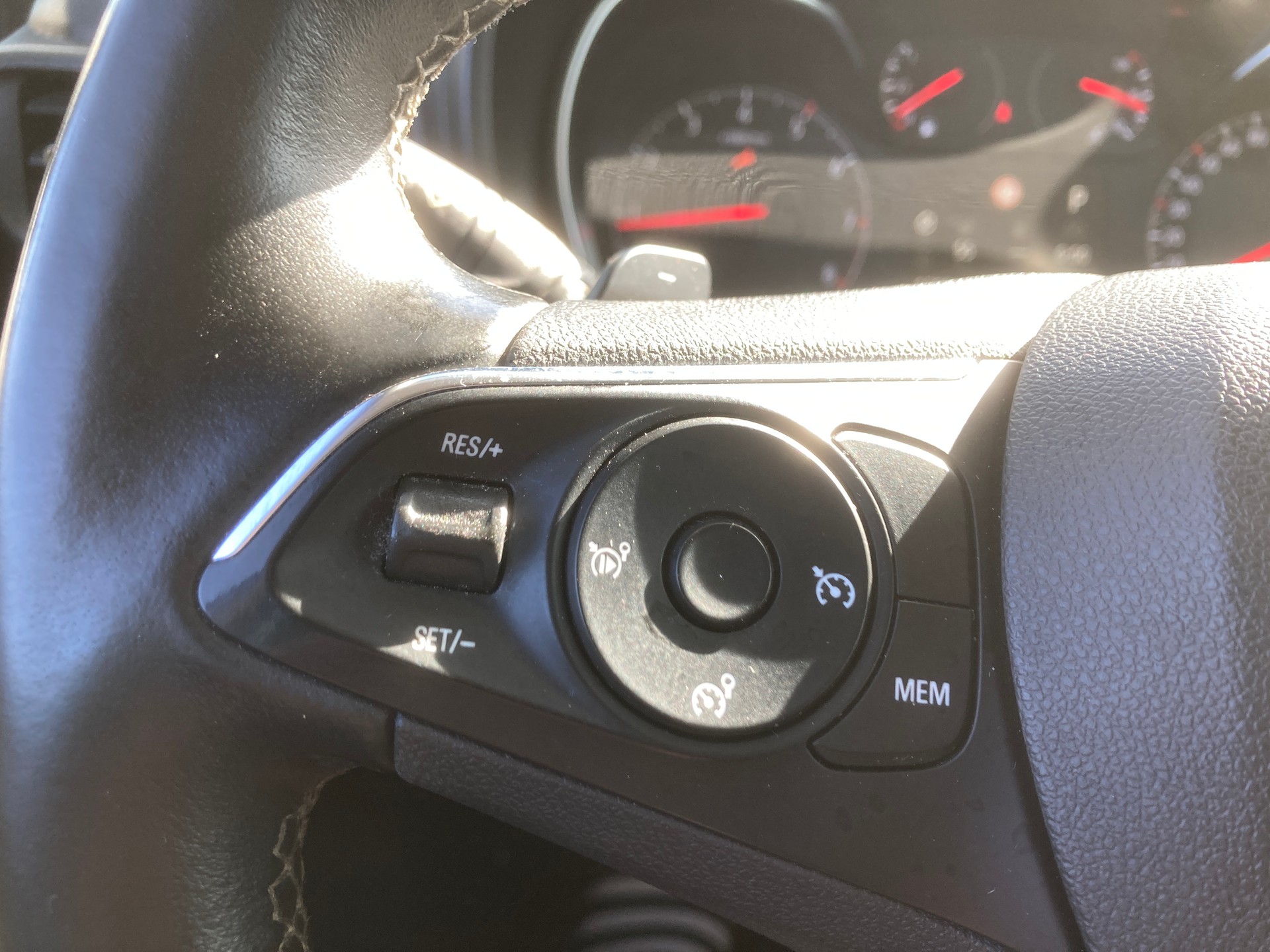 OPEL Combo Life XL 1.2 Enjoy mit Anhängerkupplung-image-14