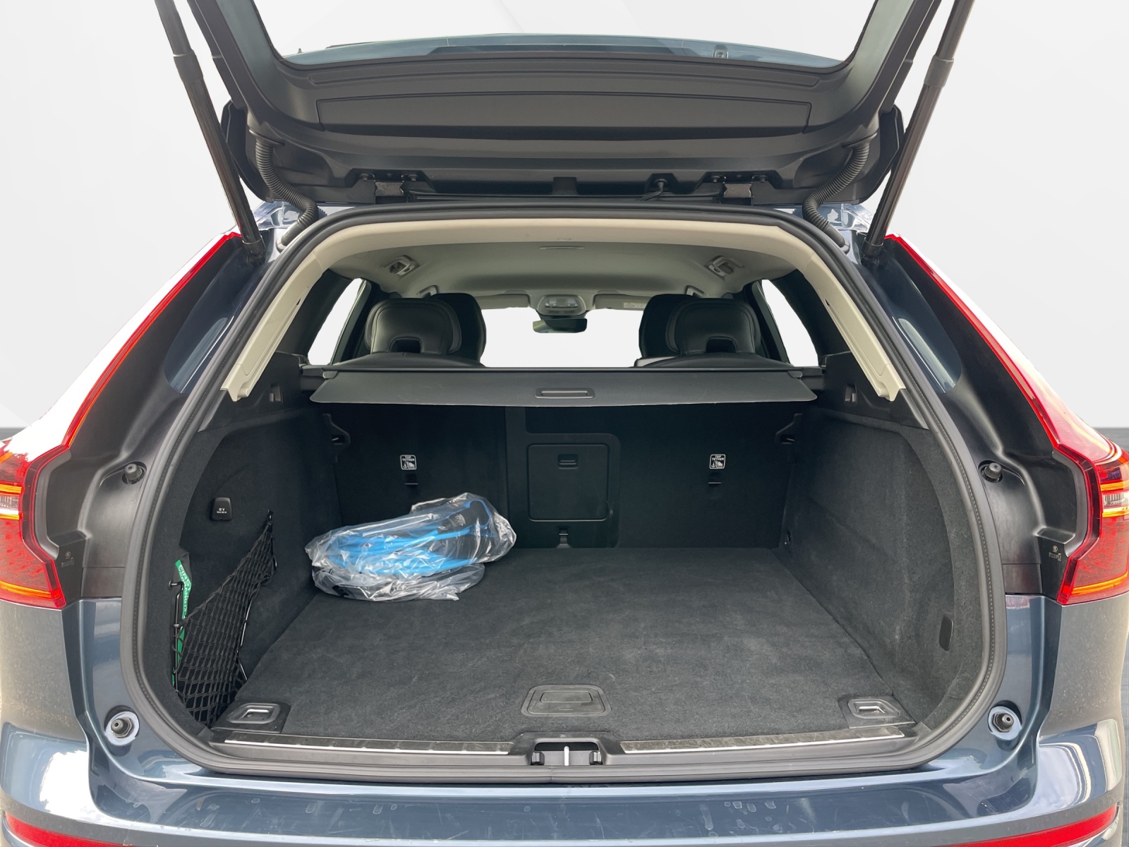 VOLVO XC60 2.0 T6 TE Plus Dark eAWD-image-14