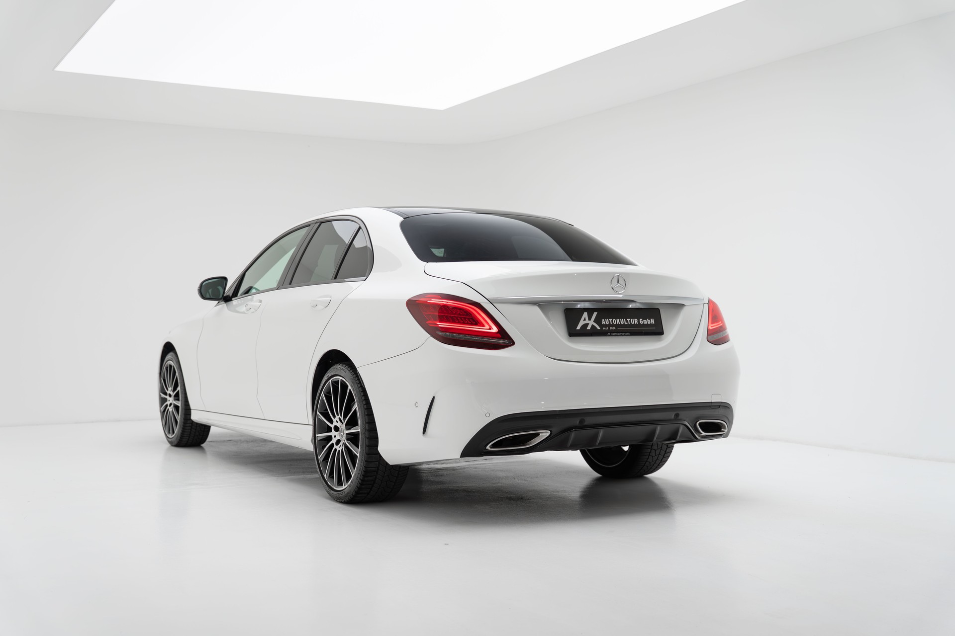 MERCEDES-BENZ C 200 Swiss Star AMG Line 4Matic 9G-Tronic-image-6