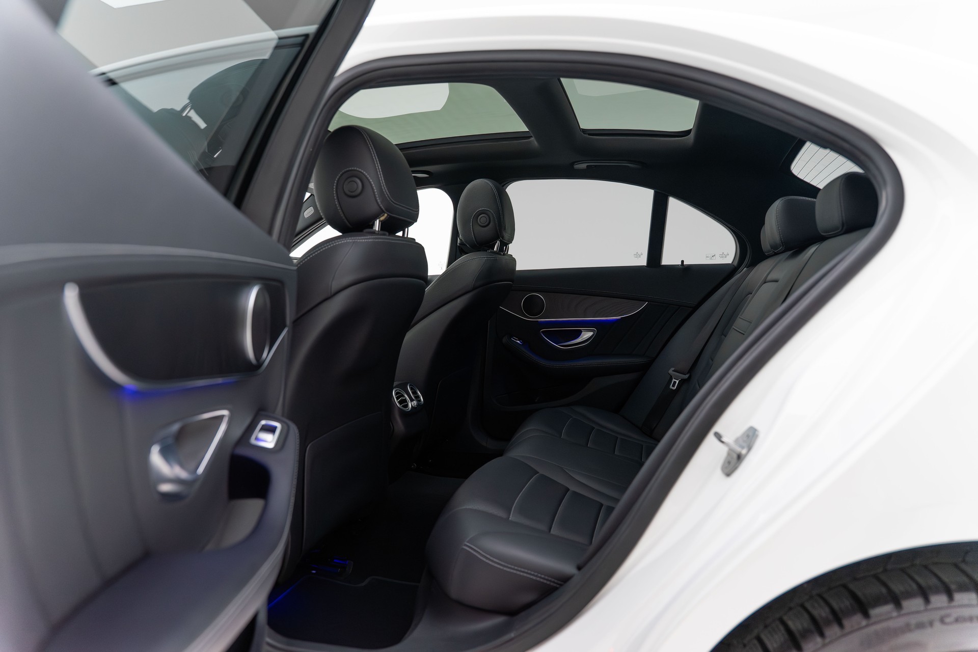 MERCEDES-BENZ C 200 Swiss Star AMG Line 4Matic 9G-Tronic-image-12
