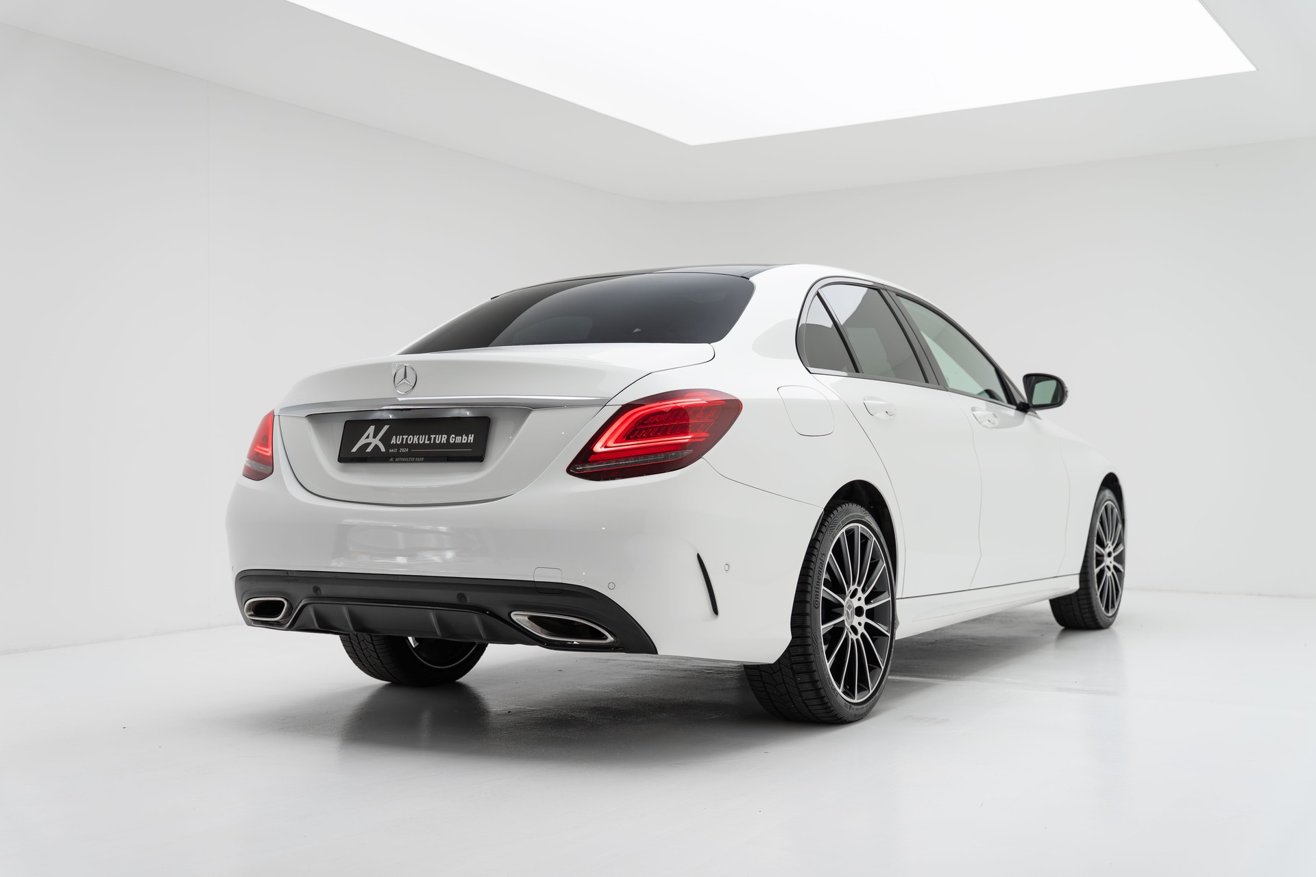 MERCEDES-BENZ C 200 Swiss Star AMG Line 4Matic 9G-Tronic-image-5