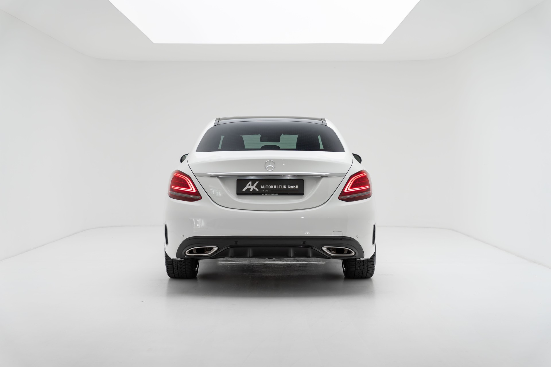 MERCEDES-BENZ C 200 Swiss Star AMG Line 4Matic 9G-Tronic-image-4