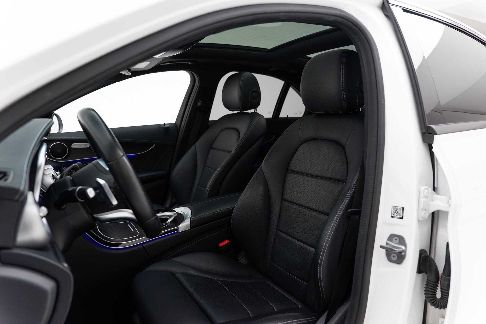 MERCEDES-BENZ C 200 Swiss Star AMG Line 4Matic 9G-Tronic-image-9