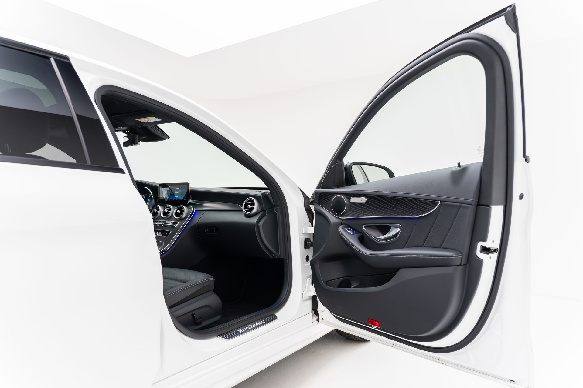 MERCEDES-BENZ C 200 Swiss Star AMG Line 4Matic 9G-Tronic-image-13