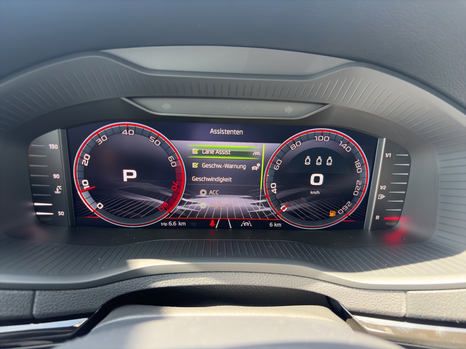 SKODA Karoq 2.0 TSI SportLine 4x4 DSG-image-14