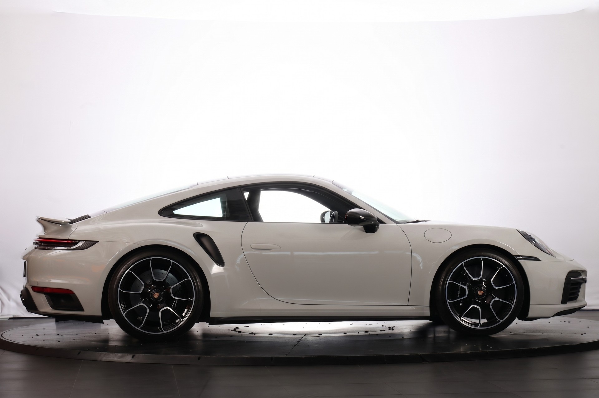 PORSCHE 911 Turbo S PDK-image-4